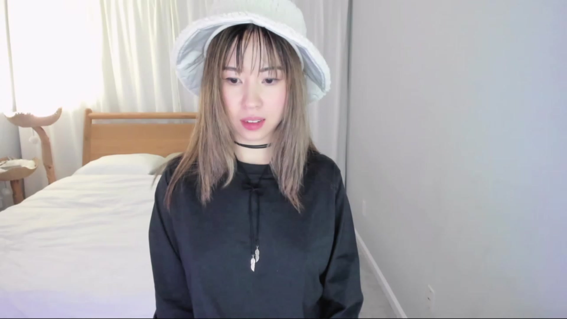 Gallery image thumbnail from lemon_'s myfreecams stream on, 01/04/2024, 02:43 image 11 of 20