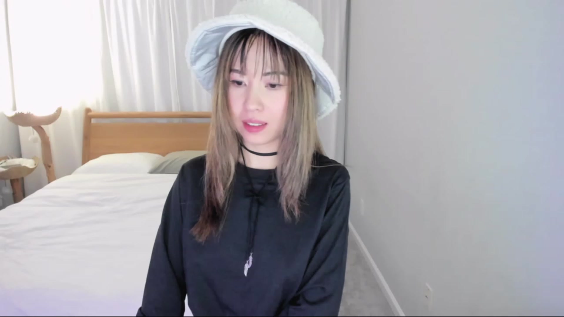 Gallery image thumbnail from lemon_'s myfreecams stream on, 01/04/2024, 02:43 image 16 of 20