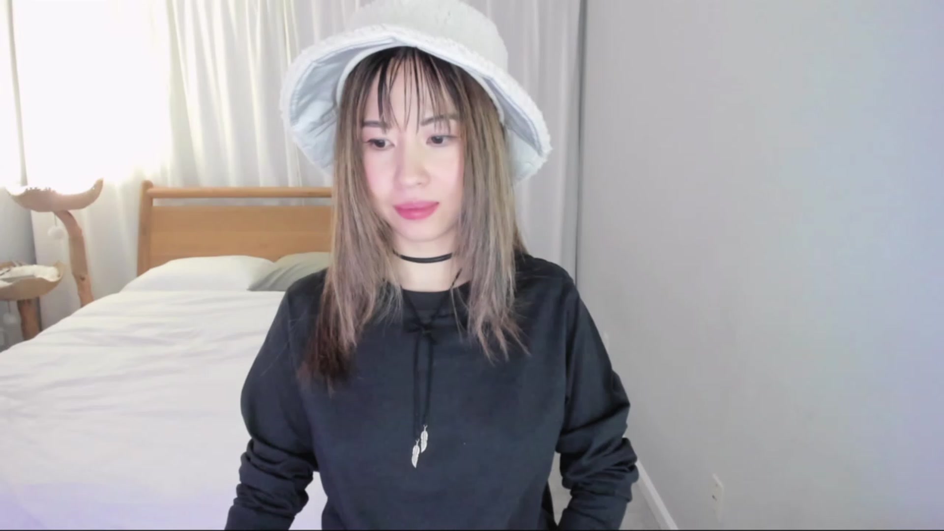 Gallery image thumbnail from lemon_'s myfreecams stream on, 01/04/2024, 02:43 image 2 of 20