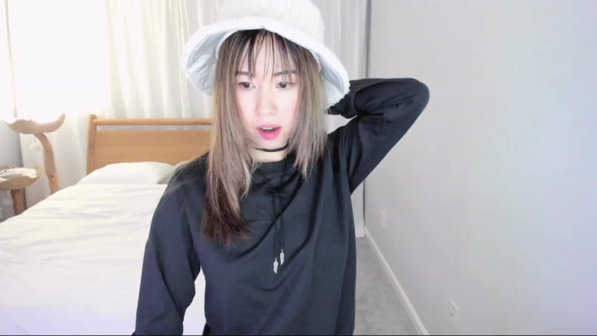 Gallery image thumbnail from lemon_'s myfreecams stream on, 01/04/2024, 02:43 image 13 of 20