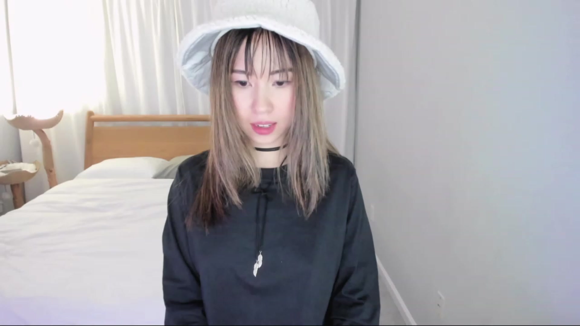Gallery image thumbnail from lemon_'s myfreecams stream on, 01/04/2024, 02:43 image 4 of 20