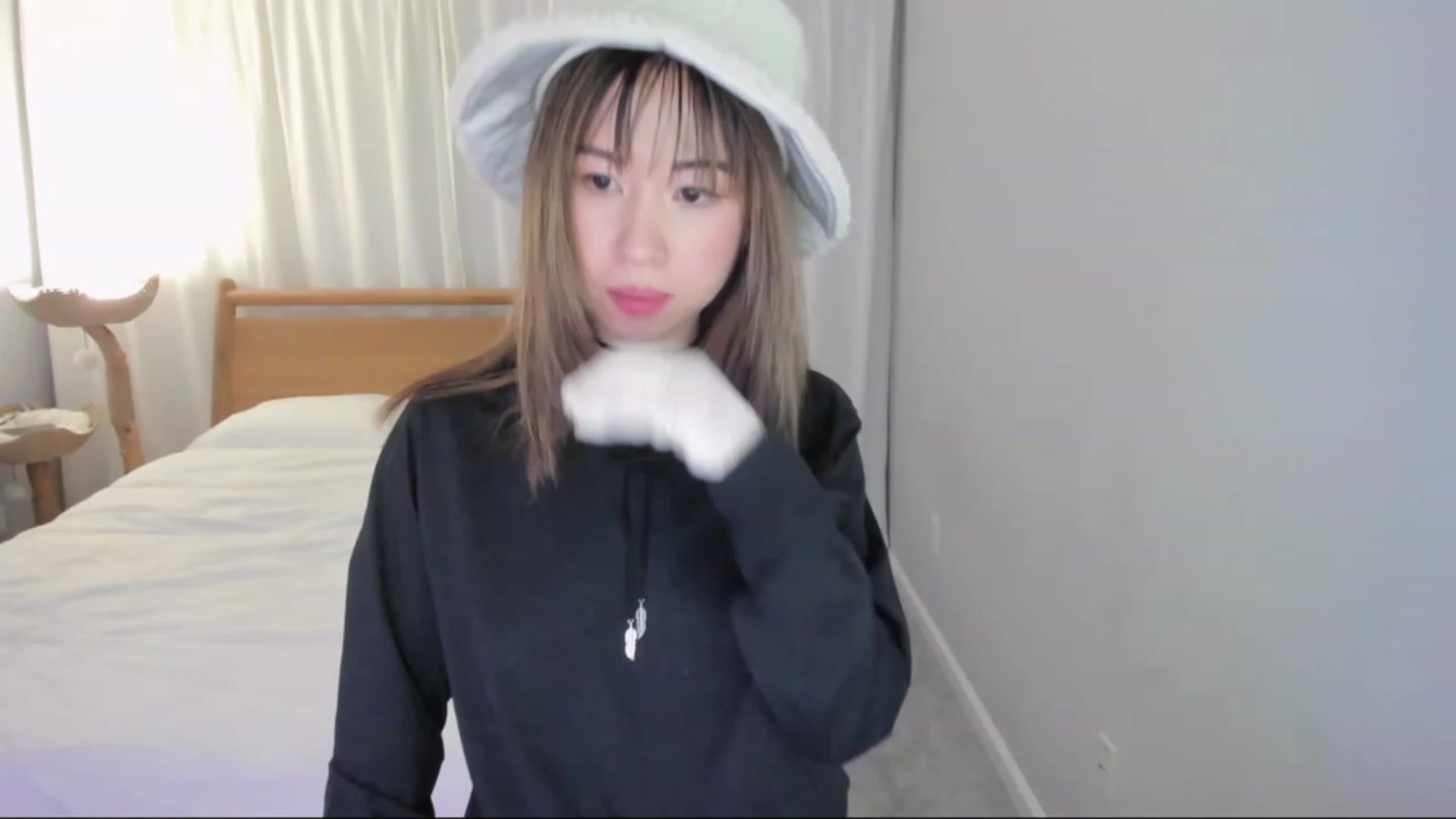 Gallery image thumbnail from lemon_'s myfreecams stream on, 01/04/2024, 02:43 image 10 of 20