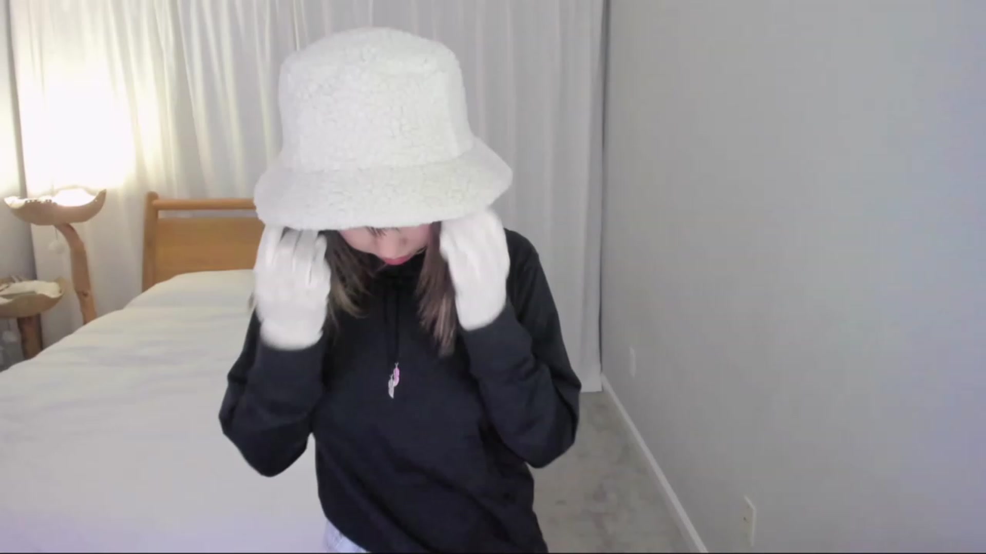 Gallery image thumbnail from lemon_'s myfreecams stream on, 01/04/2024, 04:51 image 12 of 20