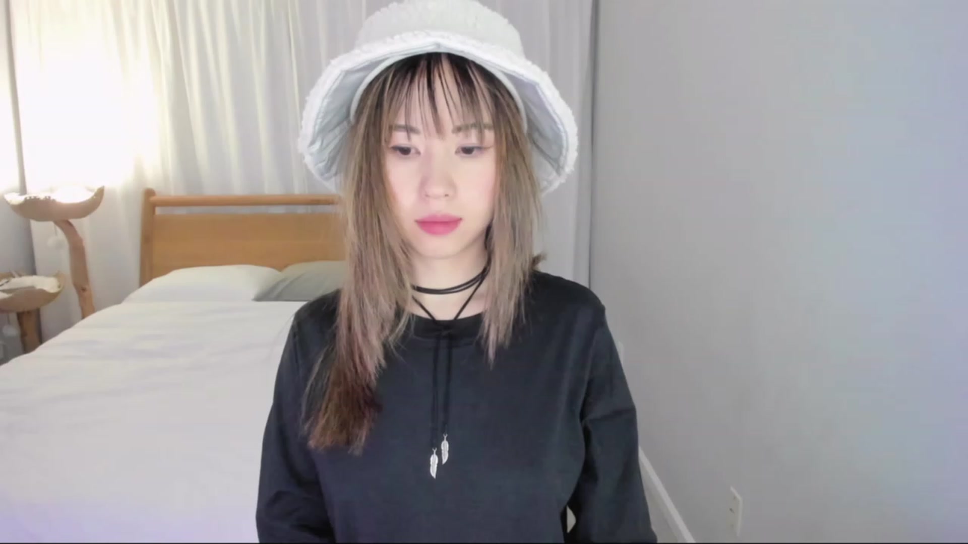 Gallery image thumbnail from lemon_'s myfreecams stream on, 01/04/2024, 04:51 image 16 of 20