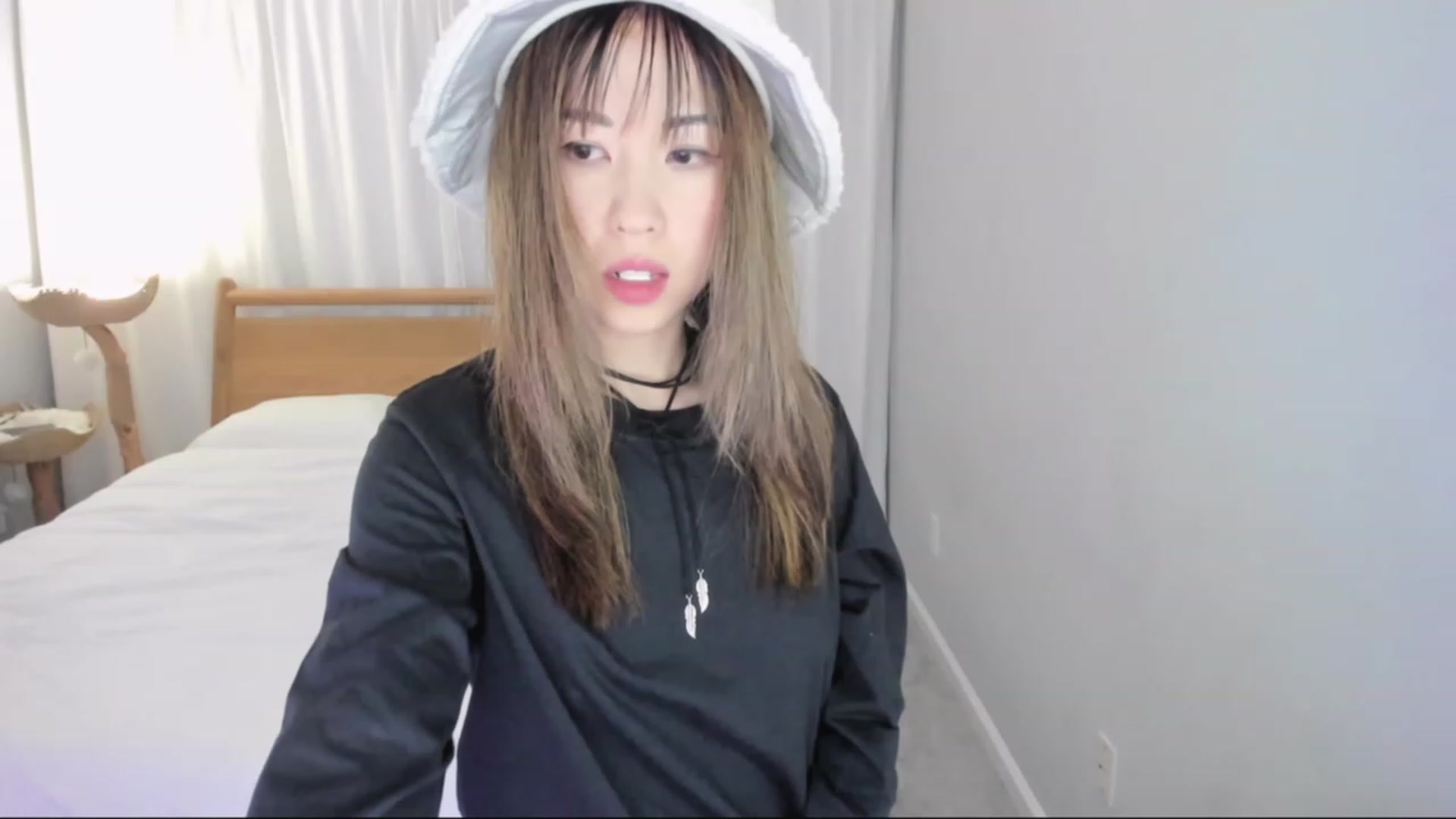 Gallery image thumbnail from lemon_'s myfreecams stream on, 01/04/2024, 04:51 image 10 of 20