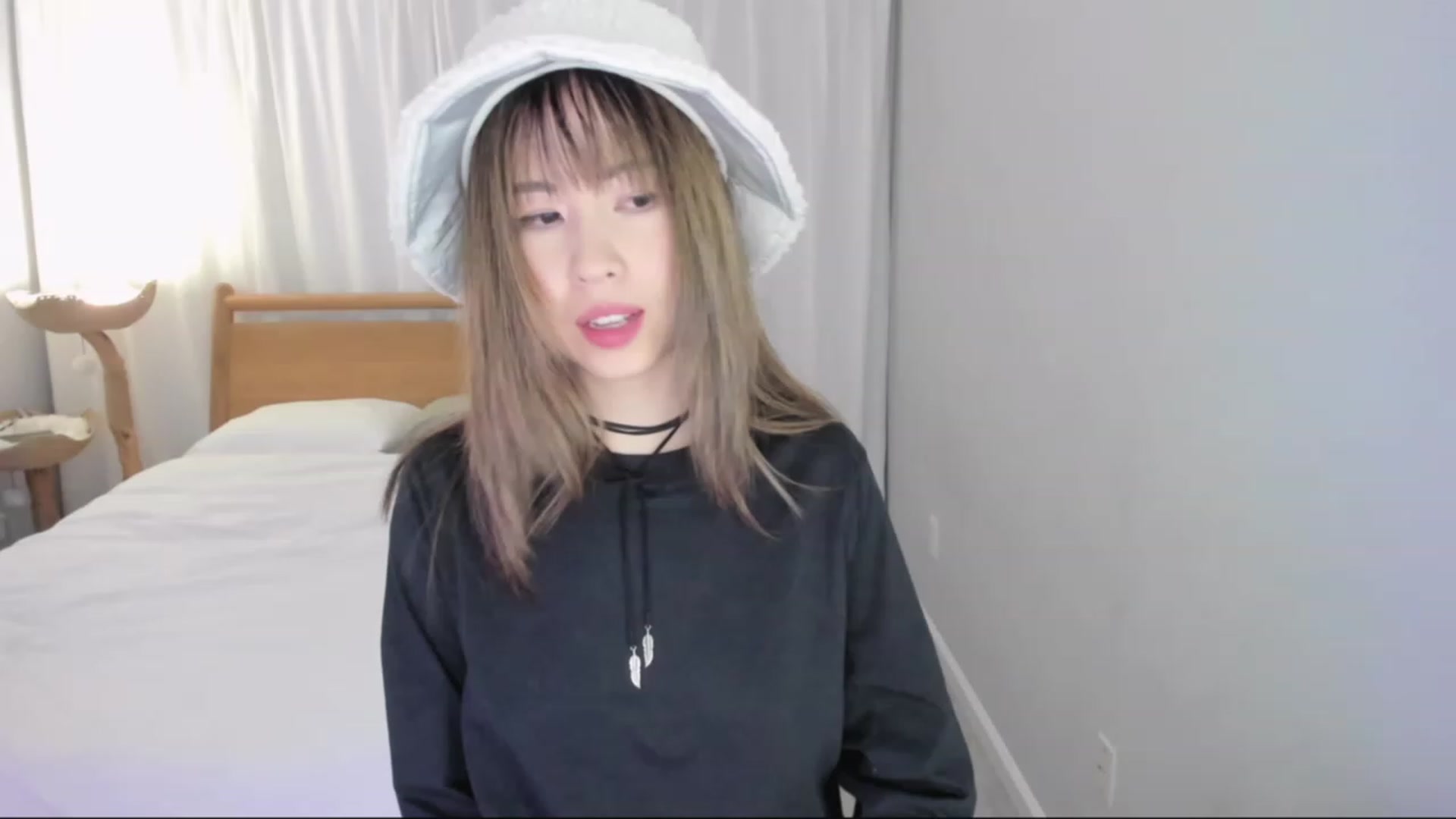 Gallery image thumbnail from lemon_'s myfreecams stream on, 01/04/2024, 04:51 image 11 of 20