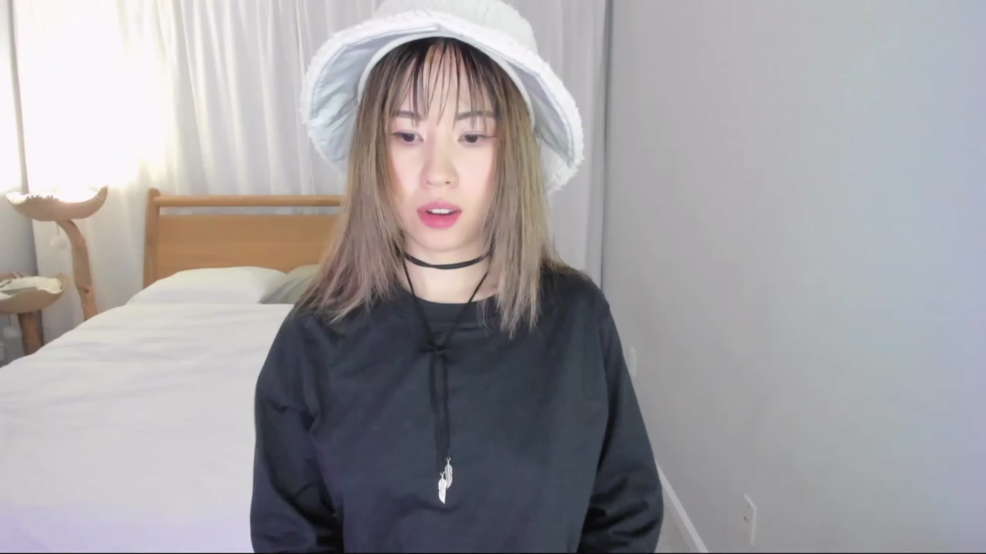 Gallery image thumbnail from lemon_'s myfreecams stream on, 01/04/2024, 04:51 image 6 of 20