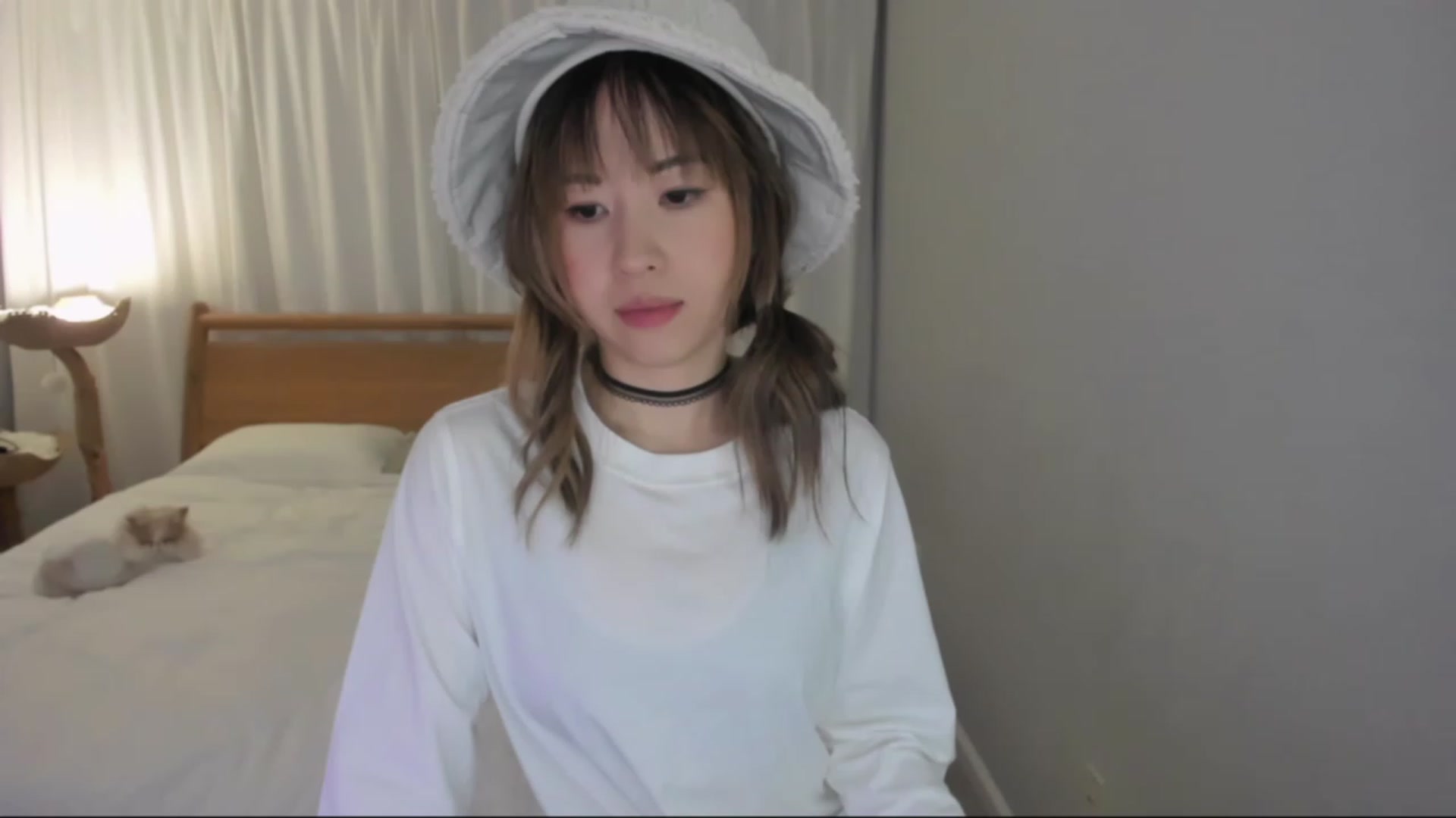 Gallery image thumbnail from lemon_'s myfreecams stream on, 01/06/2024, 05:17 image 13 of 20