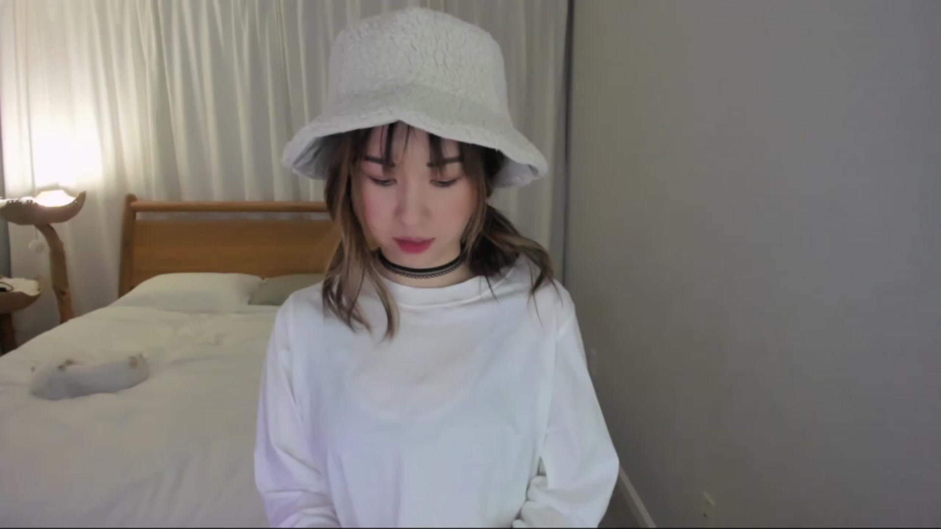 Gallery image thumbnail from lemon_'s myfreecams stream on, 01/06/2024, 05:17 image 4 of 20
