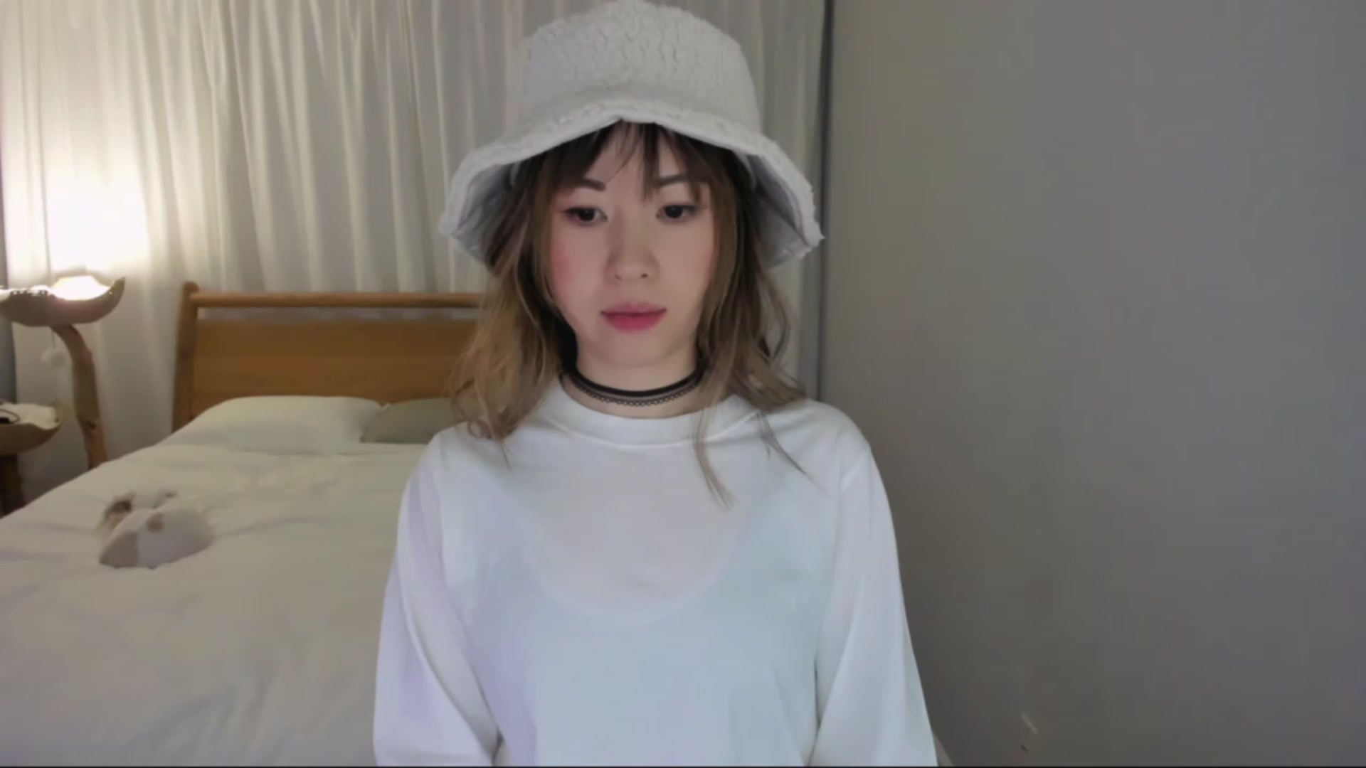 Gallery image thumbnail from lemon_'s myfreecams stream on, 01/06/2024, 05:17 image 17 of 20