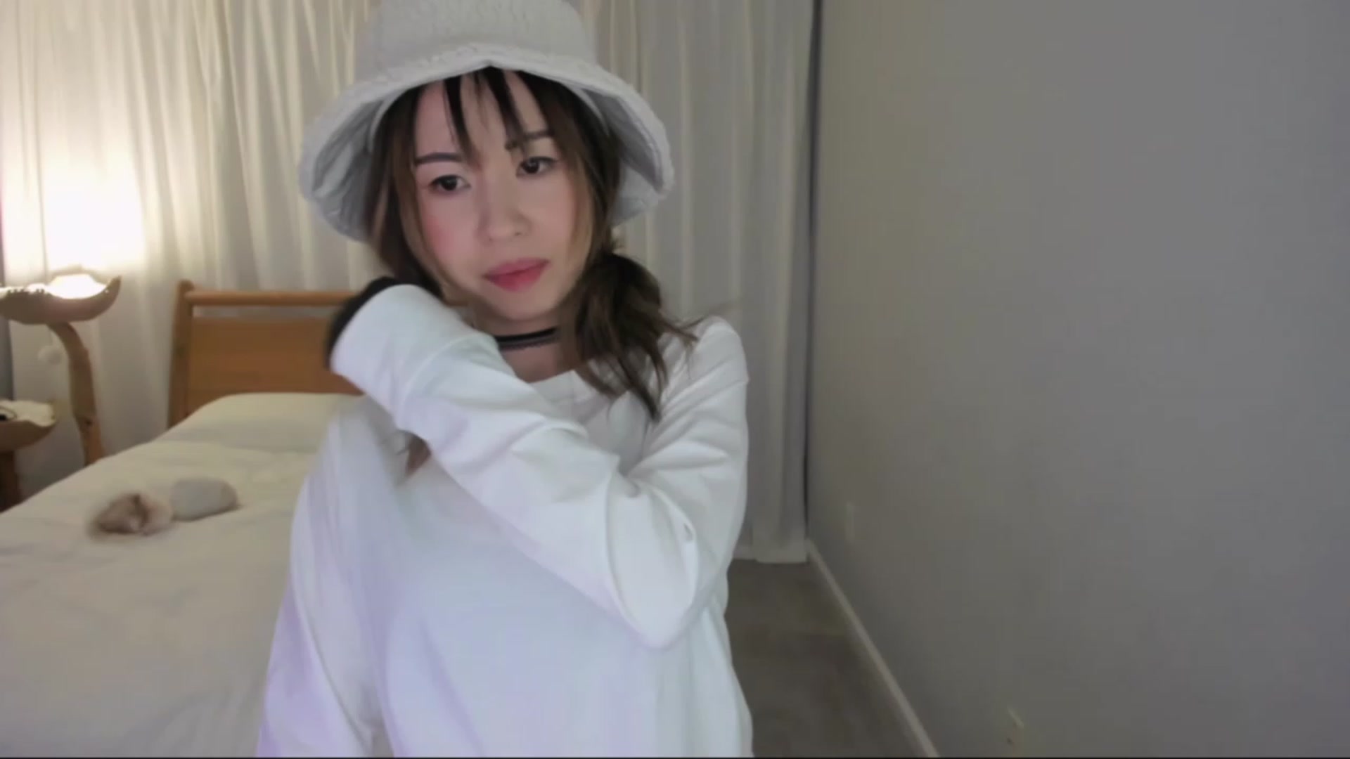 Gallery image thumbnail from lemon_'s myfreecams stream on, 01/06/2024, 05:17 image 10 of 20
