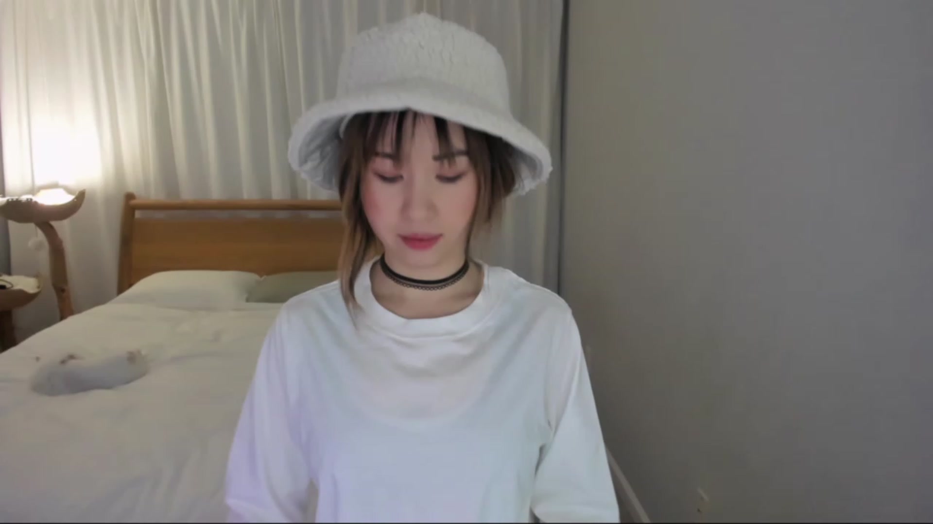 Gallery image thumbnail from lemon_'s myfreecams stream on, 01/06/2024, 05:17 image 2 of 20