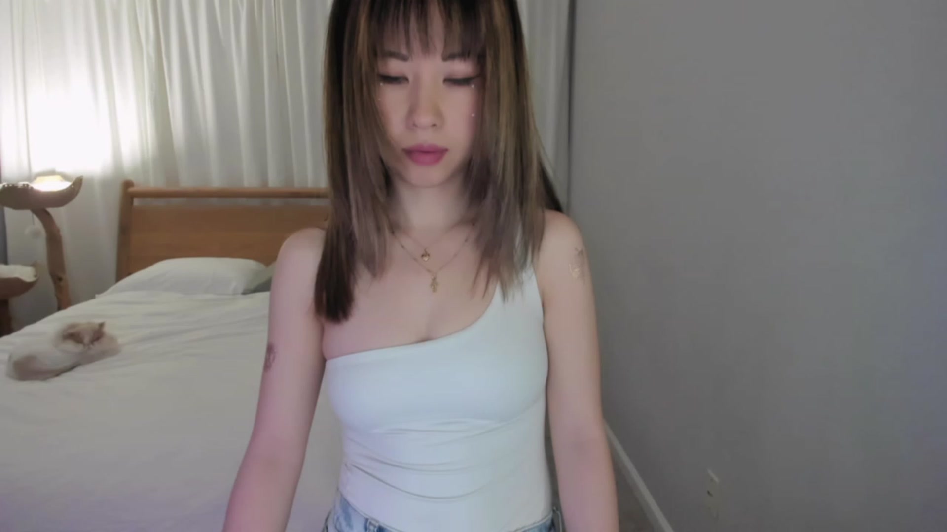 Gallery image thumbnail from lemon_'s myfreecams stream on, 01/07/2024, 24:06 image 1 of 20