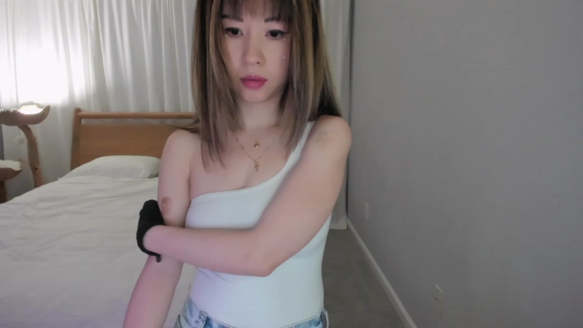 Gallery image thumbnail from lemon_'s myfreecams stream on, 01/07/2024, 24:06 image 10 of 20