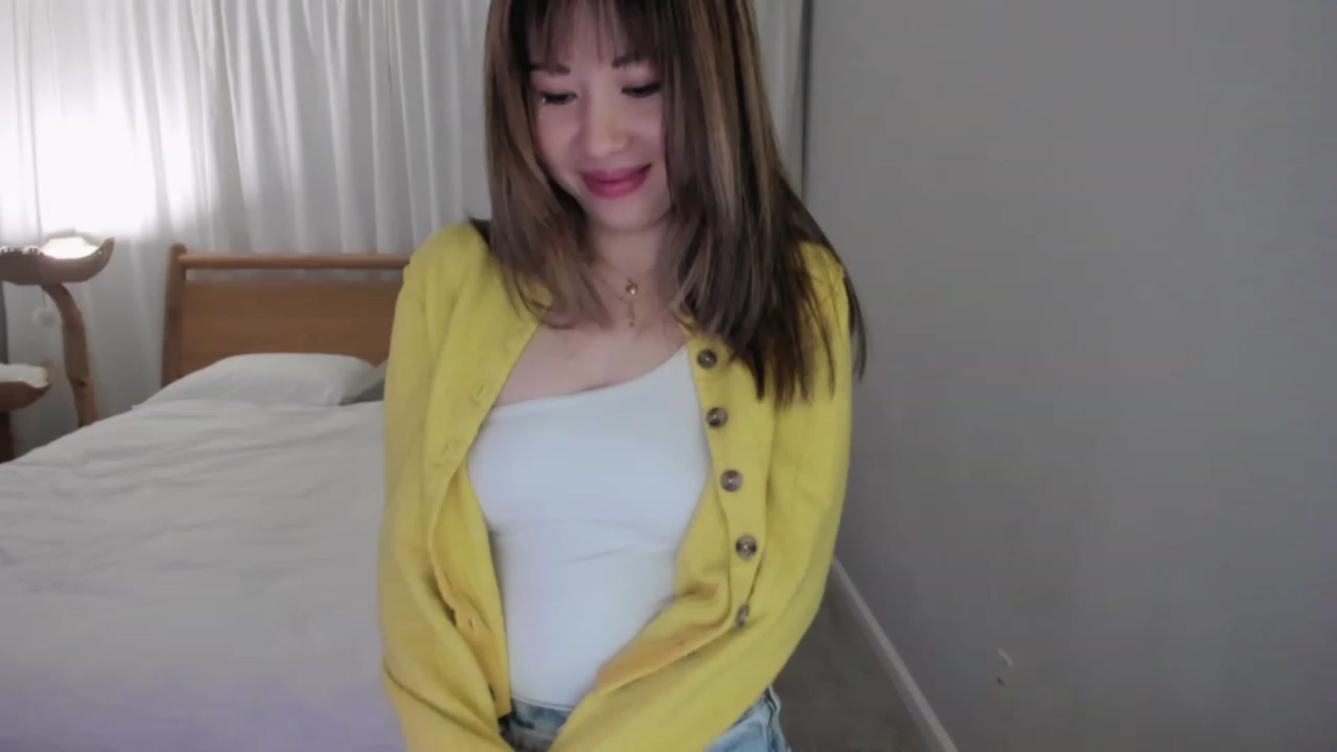Gallery image thumbnail from lemon_'s myfreecams stream on, 01/07/2024, 24:06 image 16 of 20