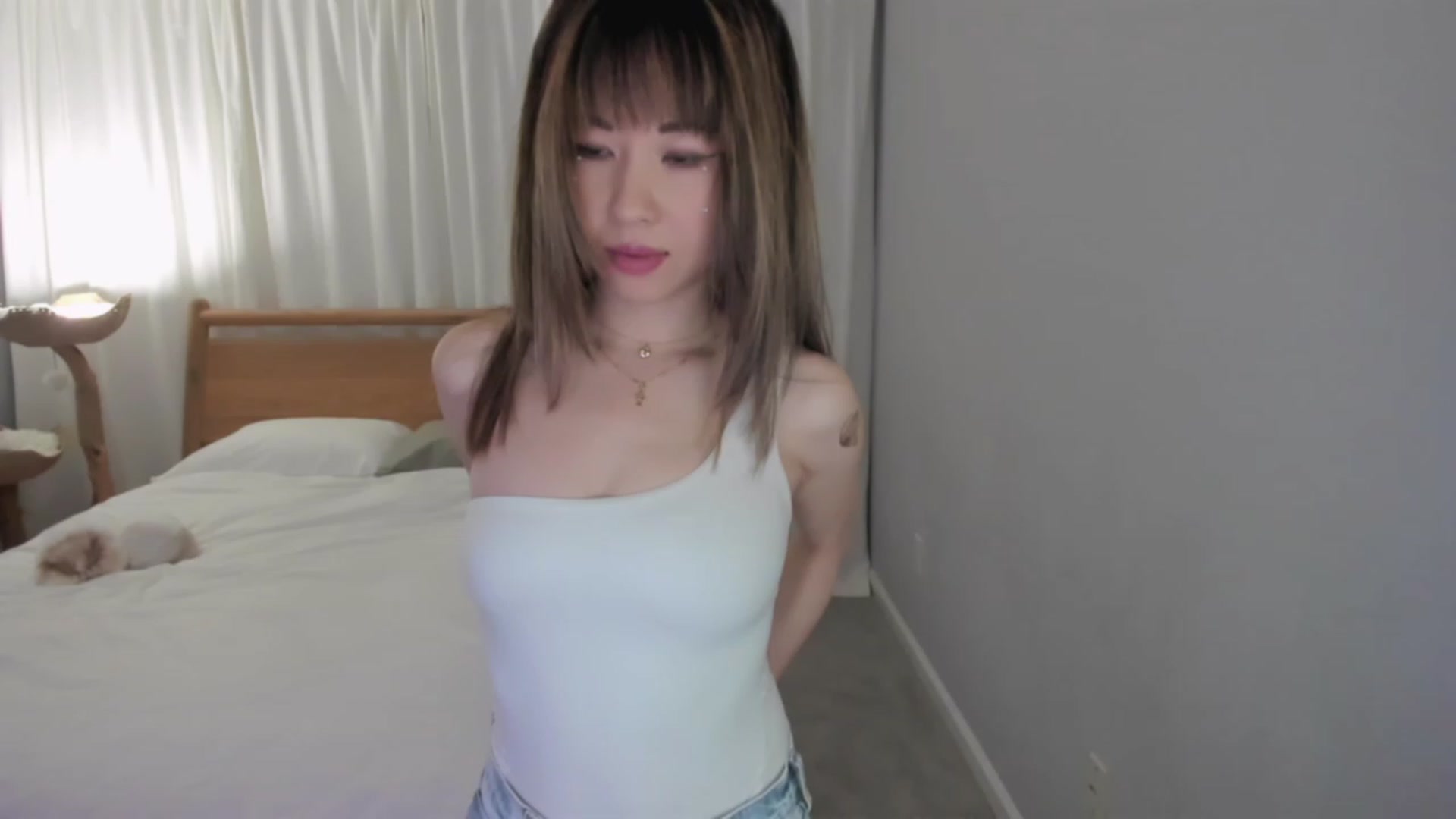 Gallery image thumbnail from lemon_'s myfreecams stream on, 01/07/2024, 24:06 image 4 of 20