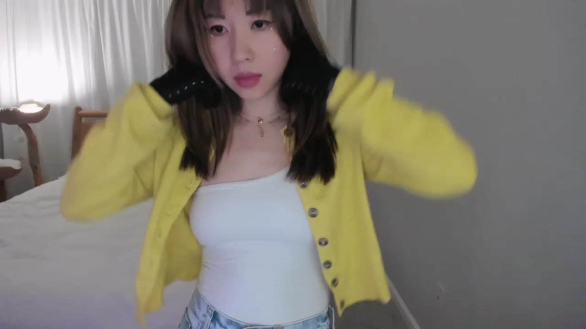 Gallery image thumbnail from lemon_'s myfreecams stream on, 01/07/2024, 24:06 image 19 of 20
