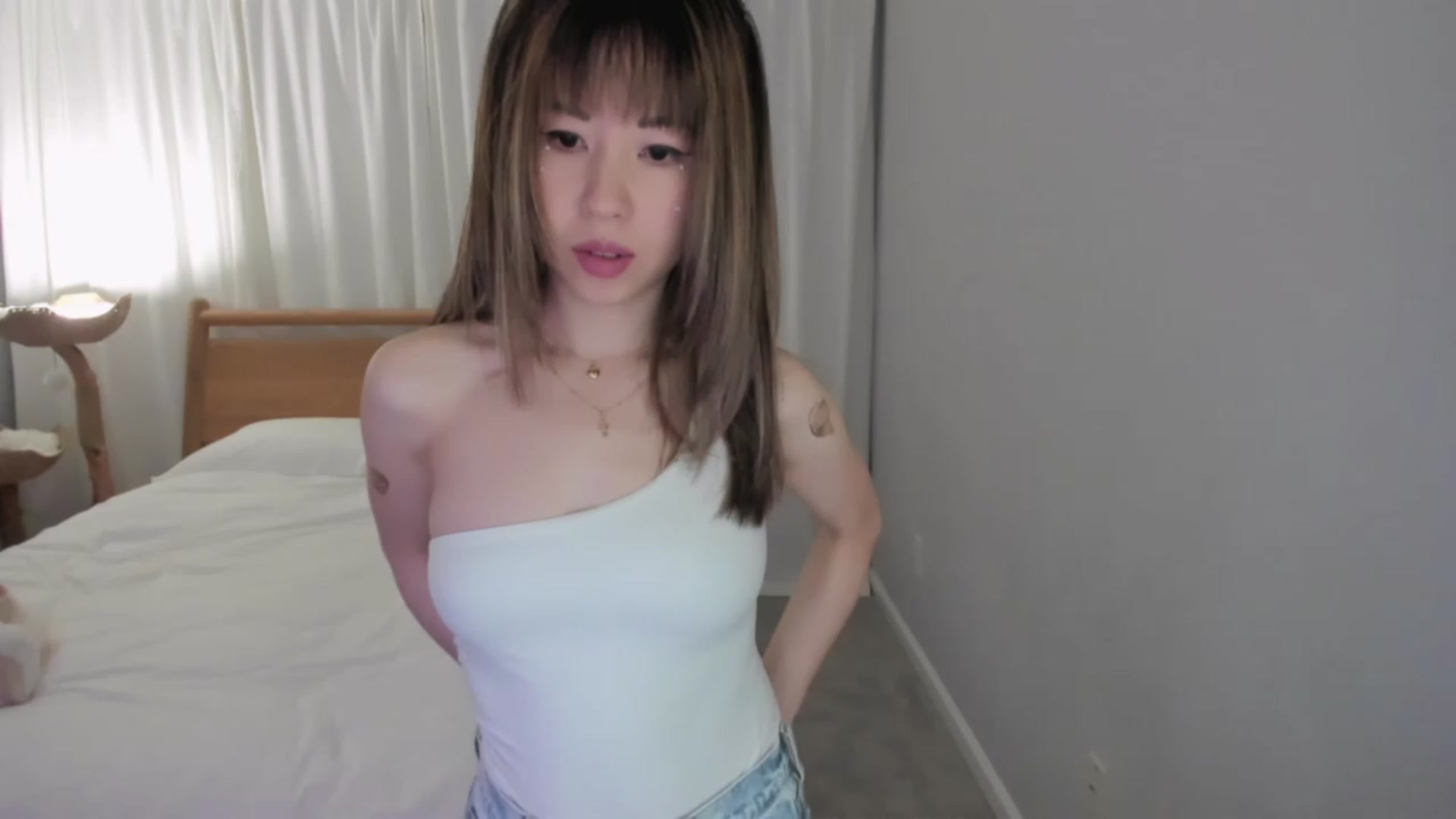 Gallery image thumbnail from lemon_'s myfreecams stream on, 01/07/2024, 24:06 image 6 of 20