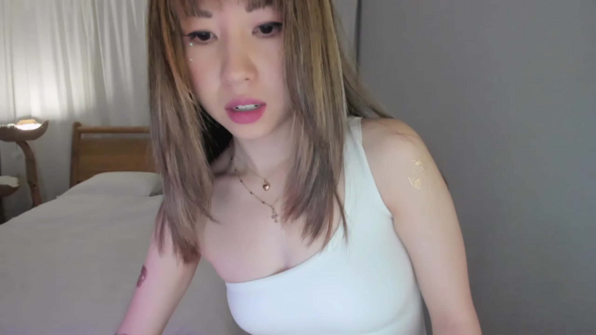 Gallery image thumbnail from lemon_'s myfreecams stream on, 01/07/2024, 04:30 image 12 of 20
