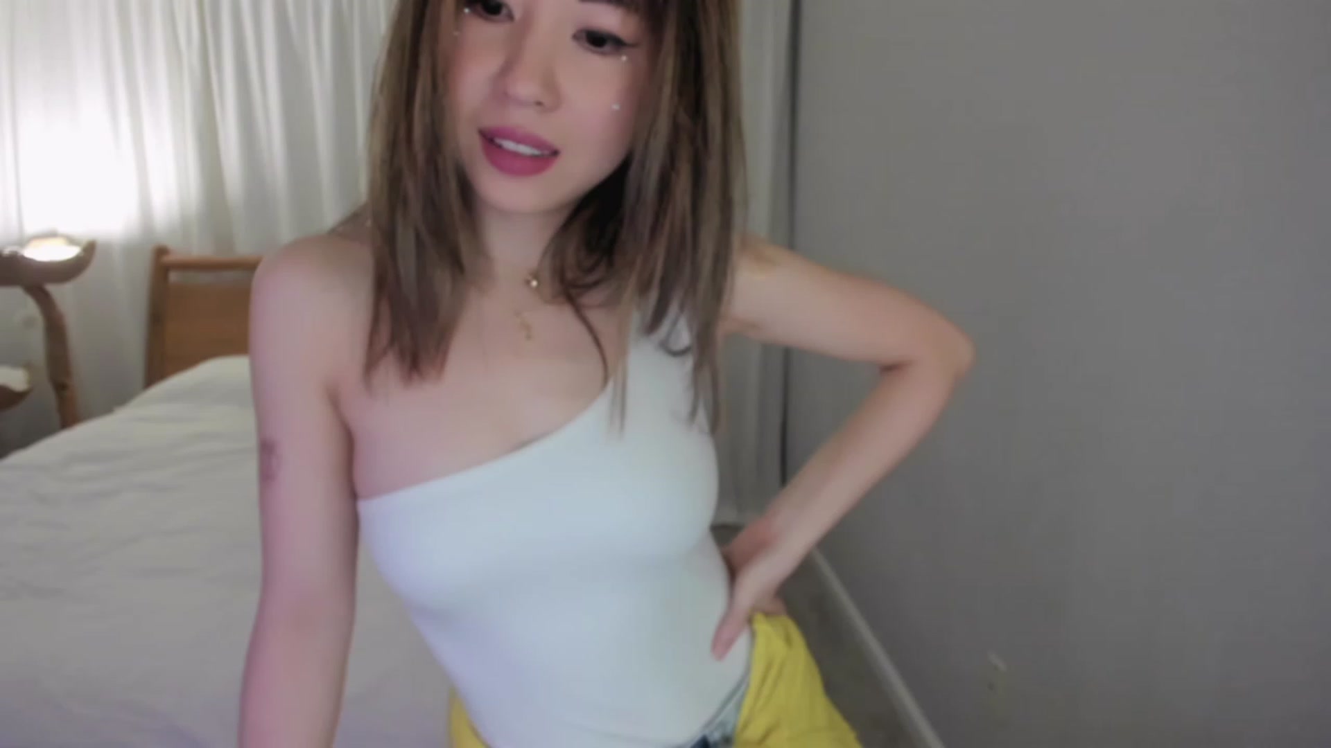 Gallery image thumbnail from lemon_'s myfreecams stream on, 01/07/2024, 04:30 image 7 of 20