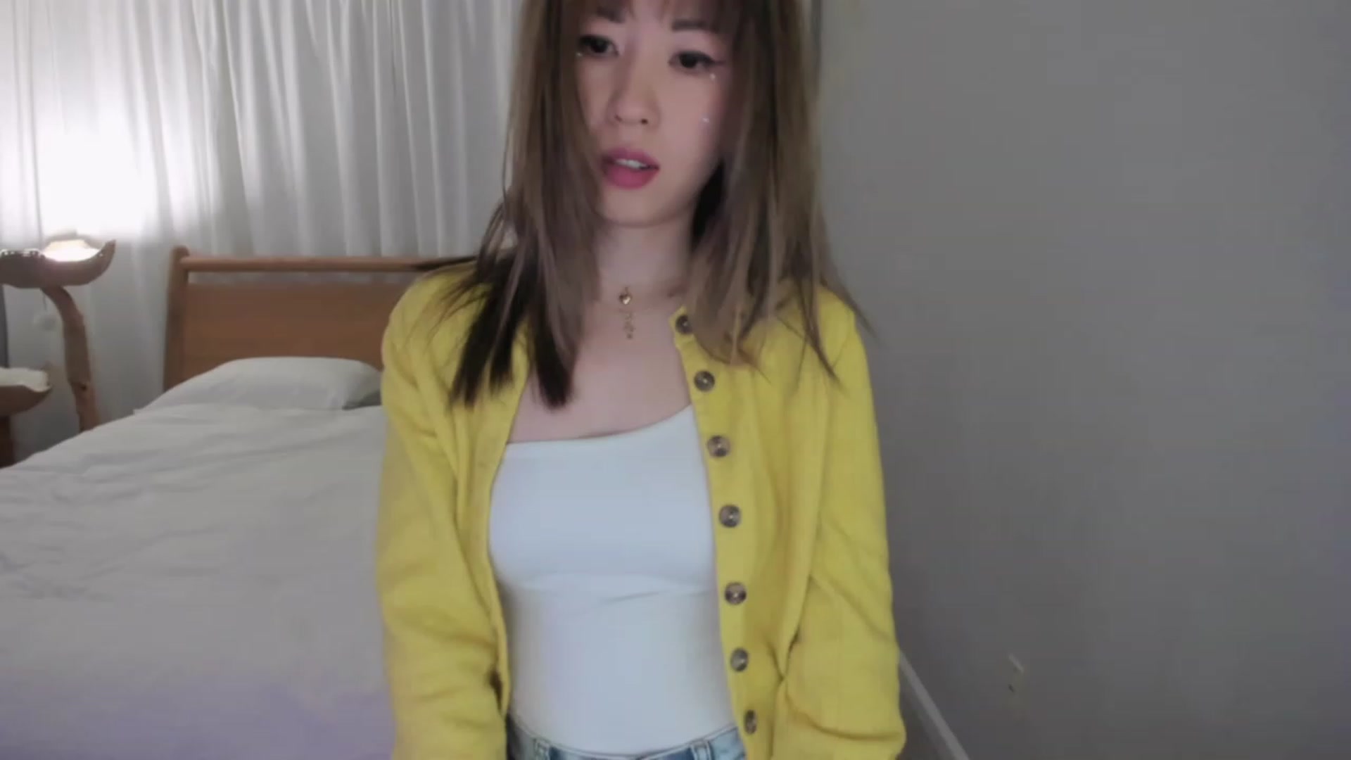 Gallery image thumbnail from lemon_'s myfreecams stream on, 01/07/2024, 04:30 image 1 of 20