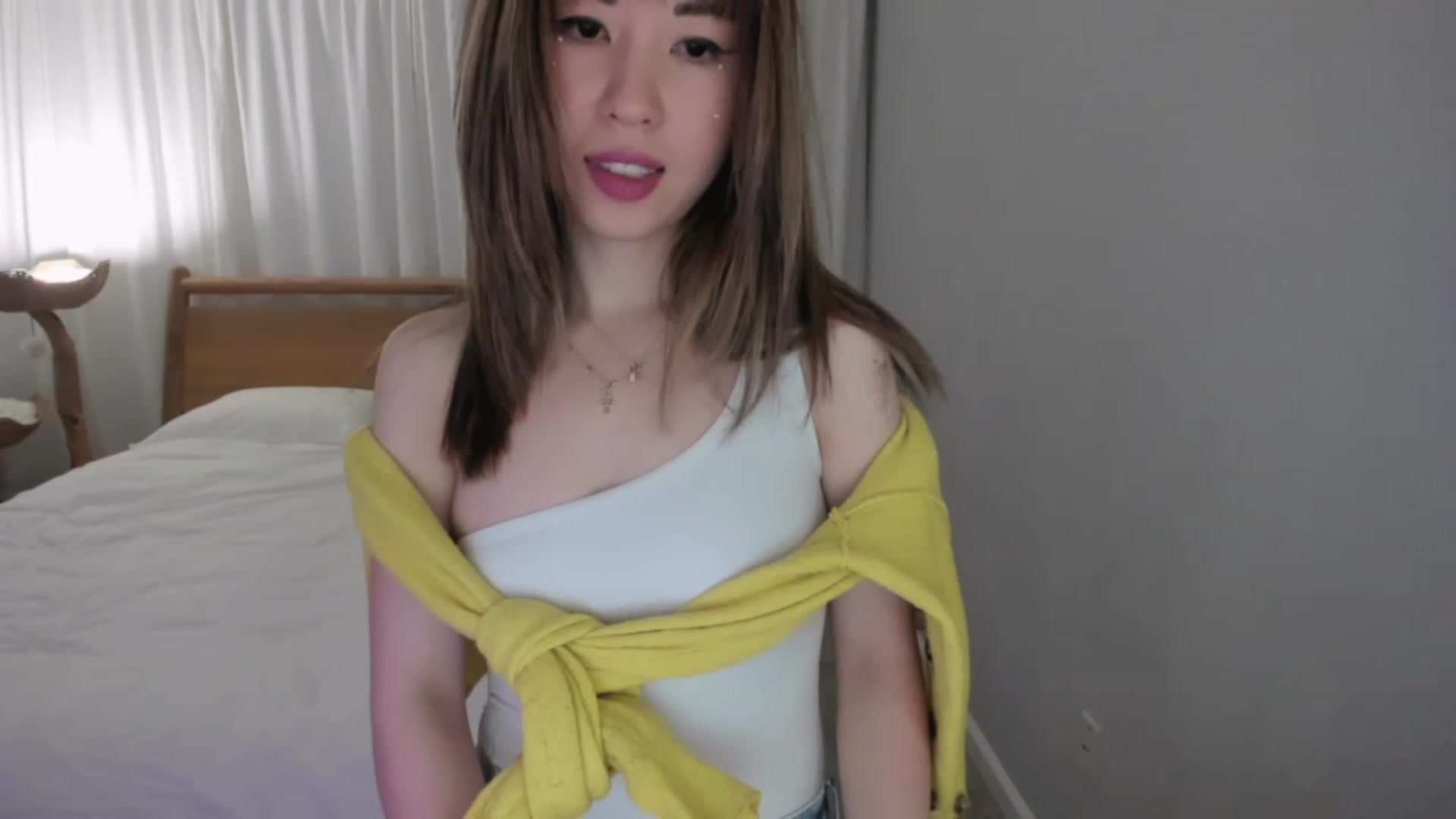 Gallery image thumbnail from lemon_'s myfreecams stream on, 01/07/2024, 04:30 image 8 of 20