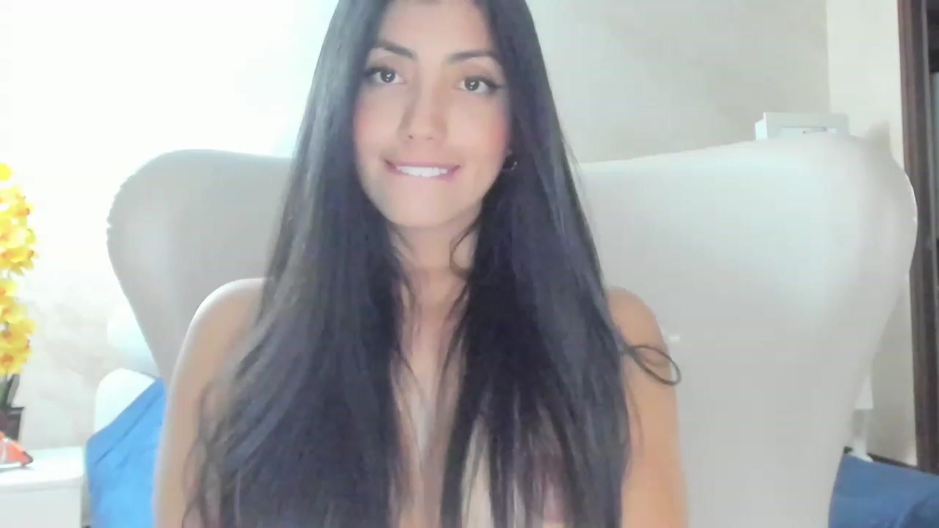 Gallery image thumbnail from leyla_blue's myfreecams stream on, 02/18/2023, 23:54 image 18 of 20