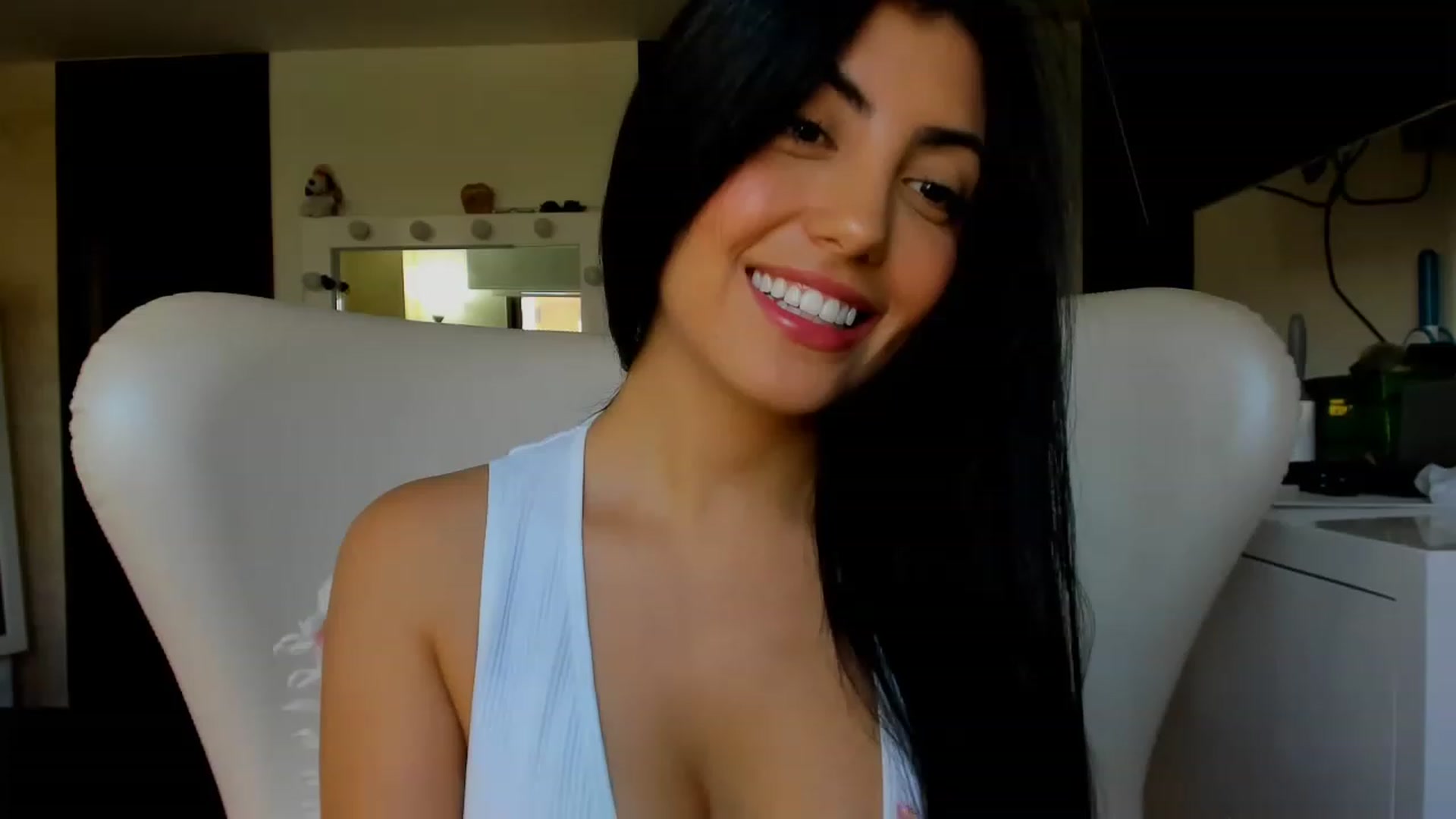 Gallery image thumbnail from leyla_blue's myfreecams stream on, 02/19/2023, 17:10 image 1 of 20