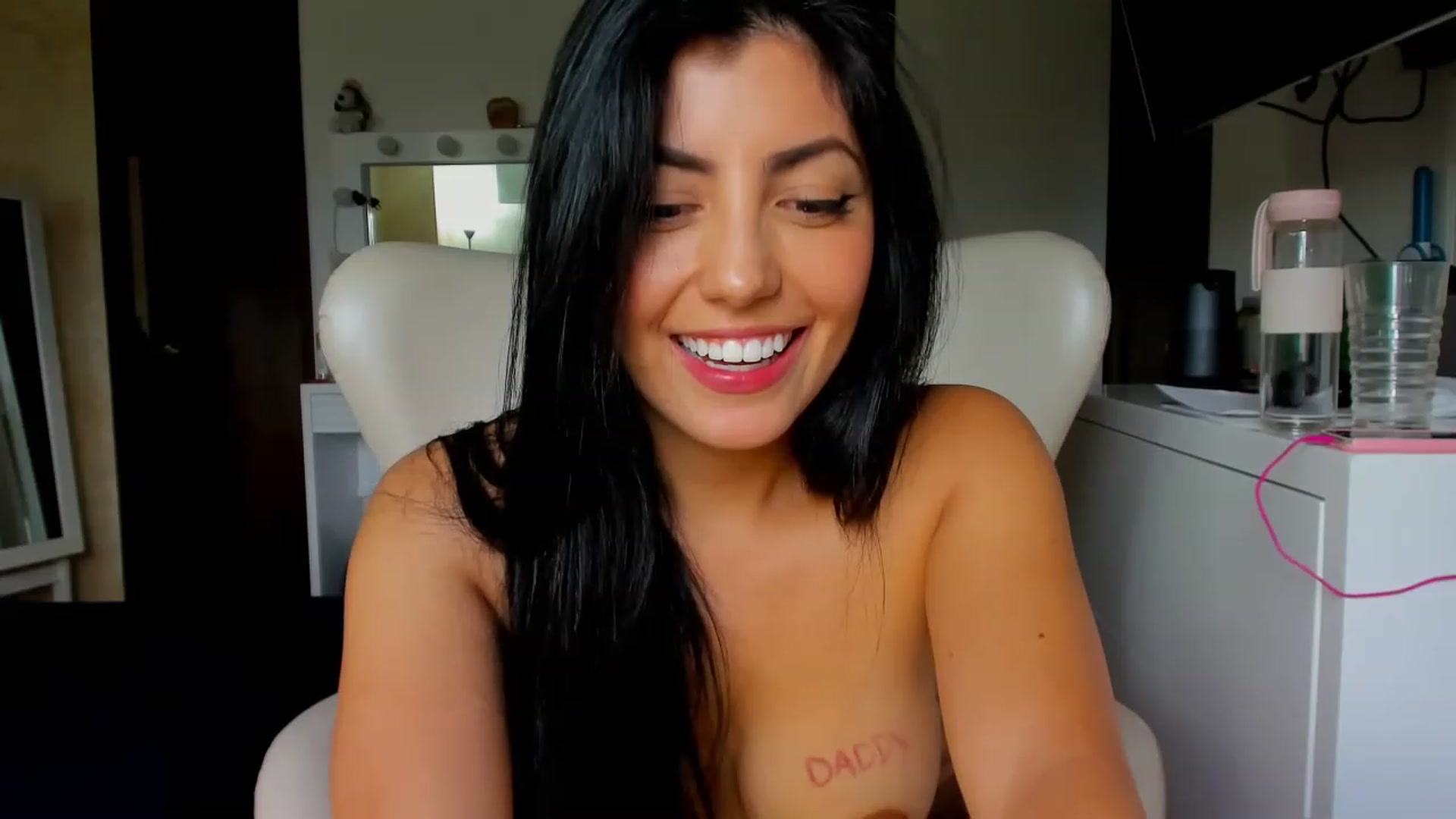 Gallery image thumbnail from leyla_blue's myfreecams stream on, 02/19/2023, 19:28 image 12 of 20