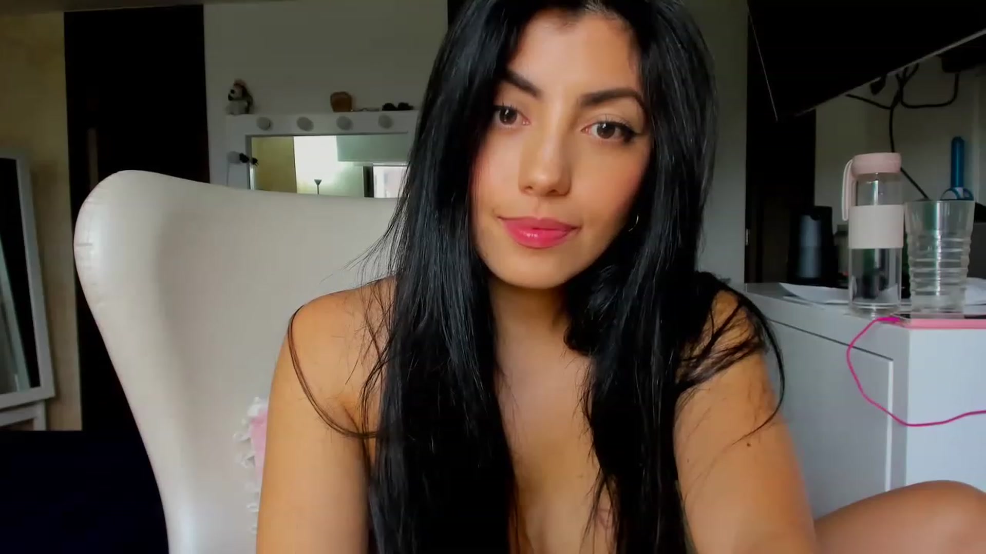 Gallery image thumbnail from leyla_blue's myfreecams stream on, 02/19/2023, 19:28 image 13 of 20