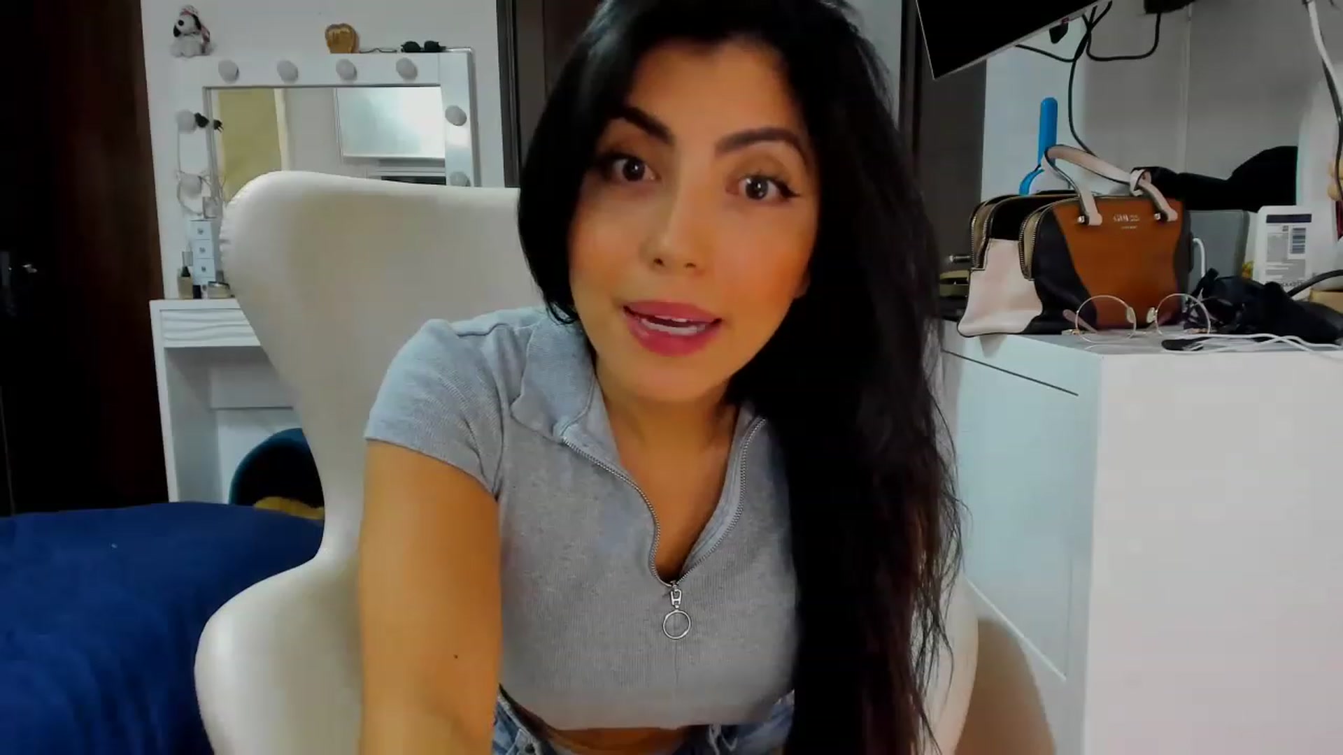 Gallery image thumbnail from leyla_blue's myfreecams stream on, 03/01/2023, 01:01 image 8 of 20