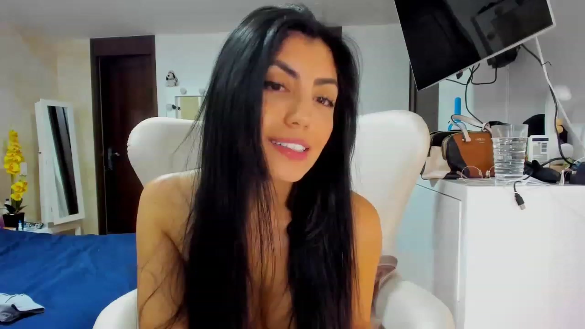 Gallery image thumbnail from leyla_blue's myfreecams stream on, 03/01/2023, 01:50 image 20 of 20