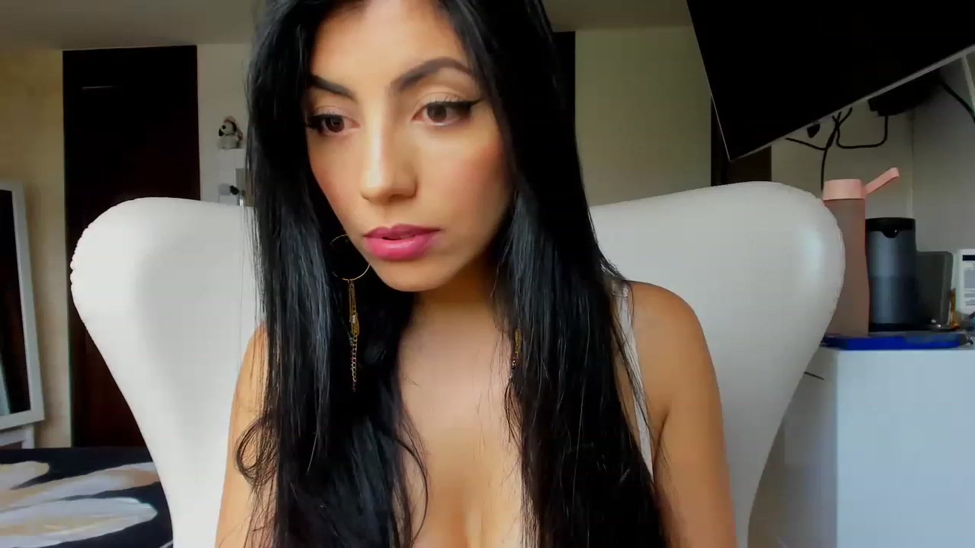 Gallery image thumbnail from leyla_blue's myfreecams stream on, 03/04/2023, 17:00 image 4 of 20