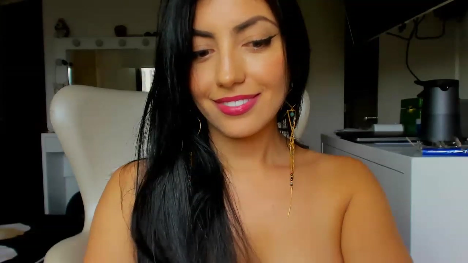 Gallery image thumbnail from leyla_blue's myfreecams stream on, 03/04/2023, 19:01 image 20 of 20