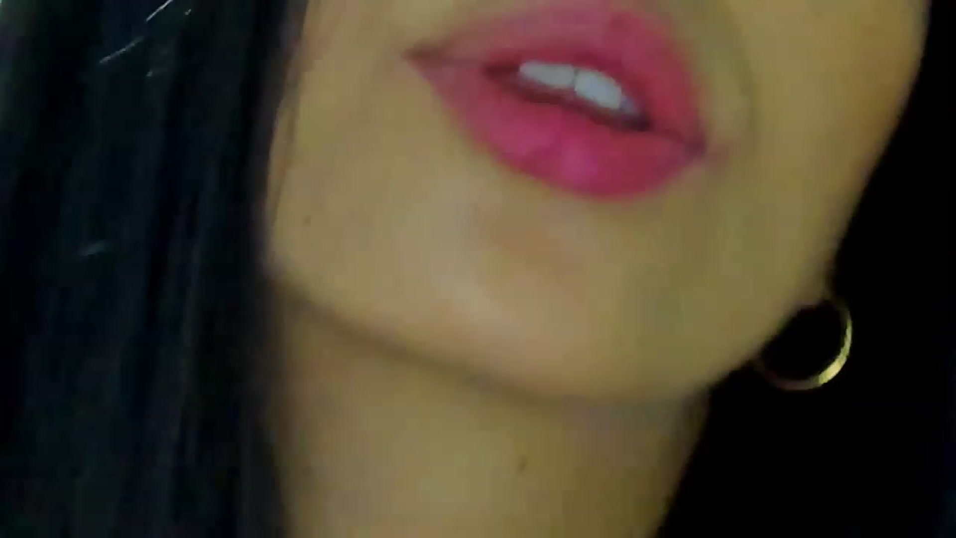Gallery image thumbnail from leyla_blue's myfreecams stream on, 03/07/2023, 23:33 image 10 of 20