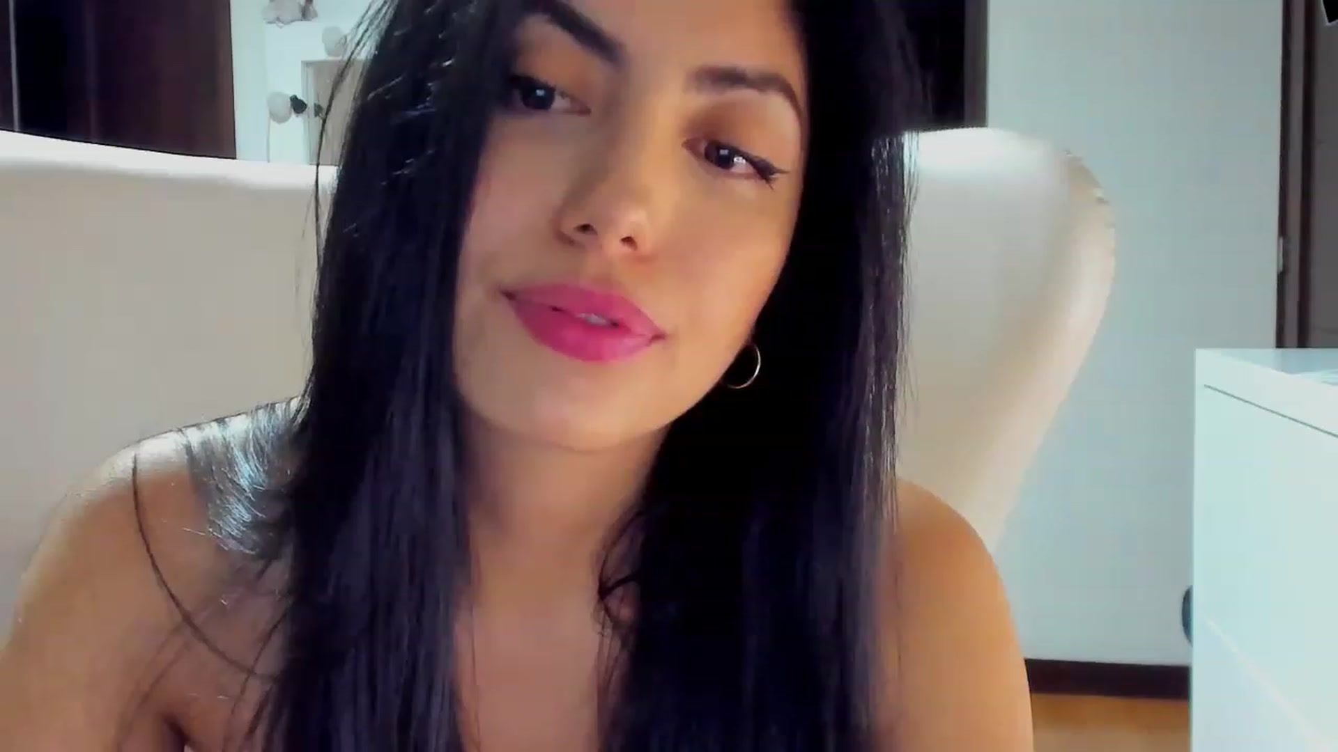 Gallery image thumbnail from leyla_blue's myfreecams stream on, 03/07/2023, 23:33 image 17 of 20
