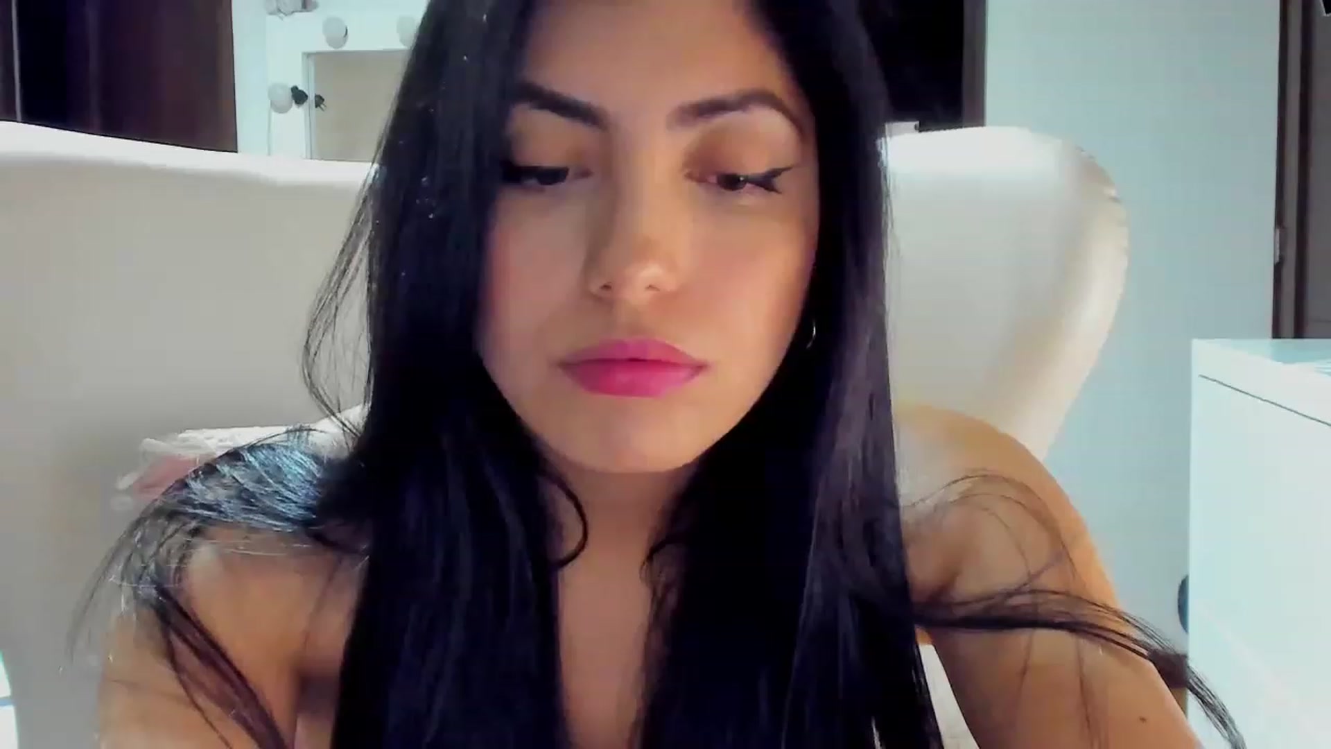 Gallery image thumbnail from leyla_blue's myfreecams stream on, 03/07/2023, 23:33 image 18 of 20