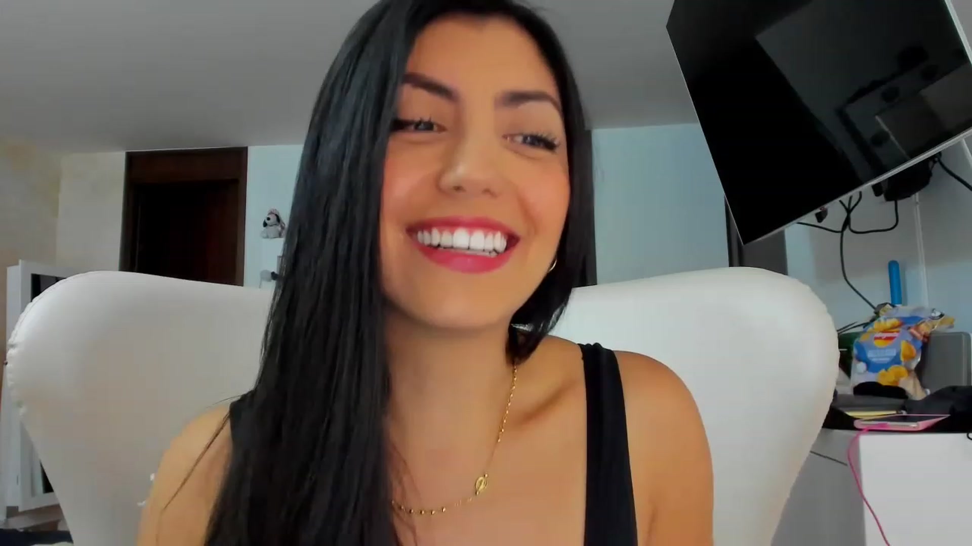 Gallery image thumbnail from leyla_blue's myfreecams stream on, 03/12/2023, 24:01 image 6 of 20
