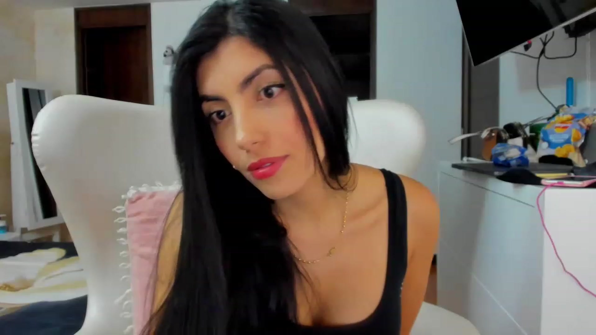 Gallery image thumbnail from leyla_blue's myfreecams stream on, 03/12/2023, 24:01 image 10 of 20