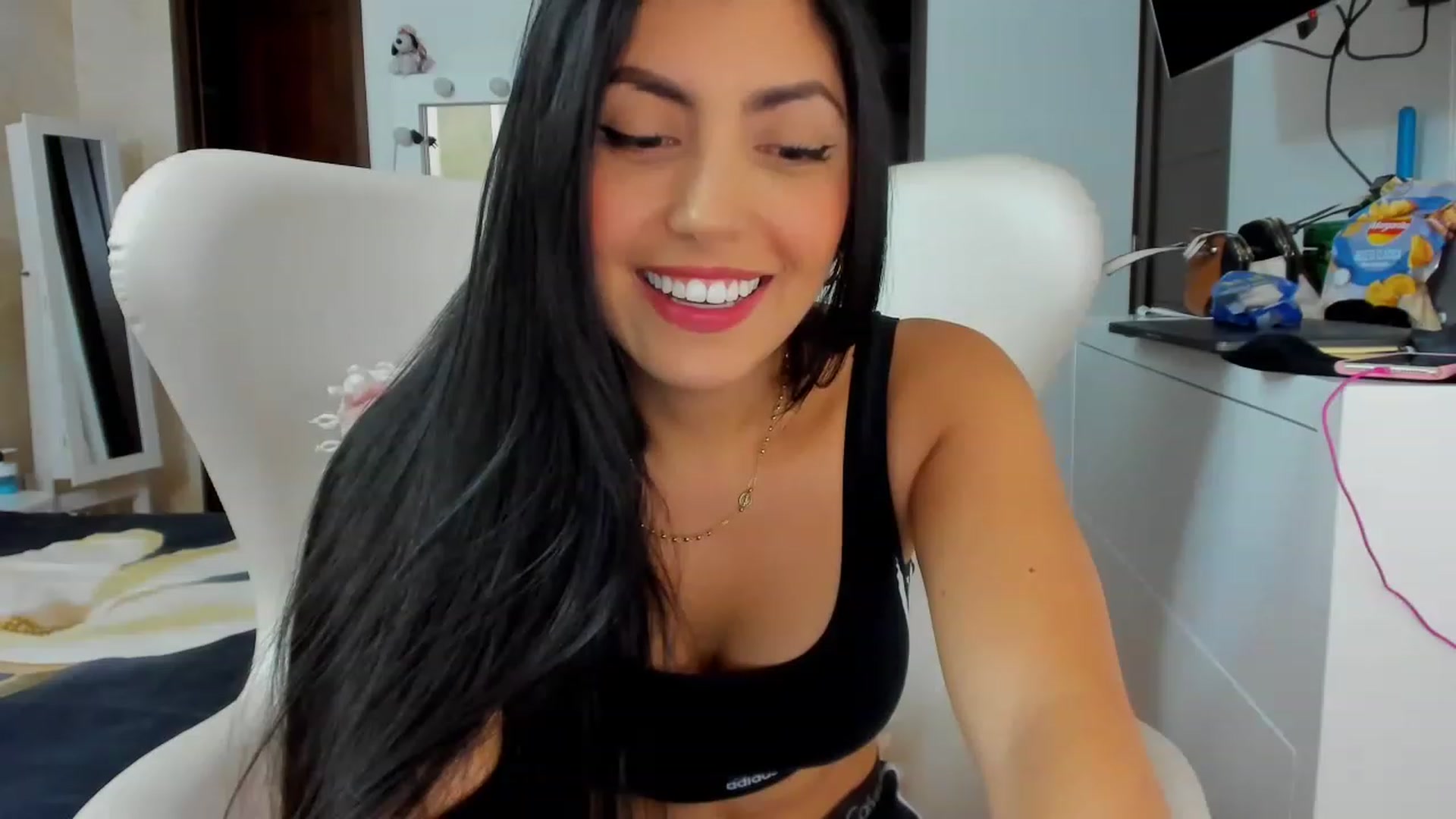 Gallery image thumbnail from leyla_blue's myfreecams stream on, 03/12/2023, 24:01 image 7 of 20