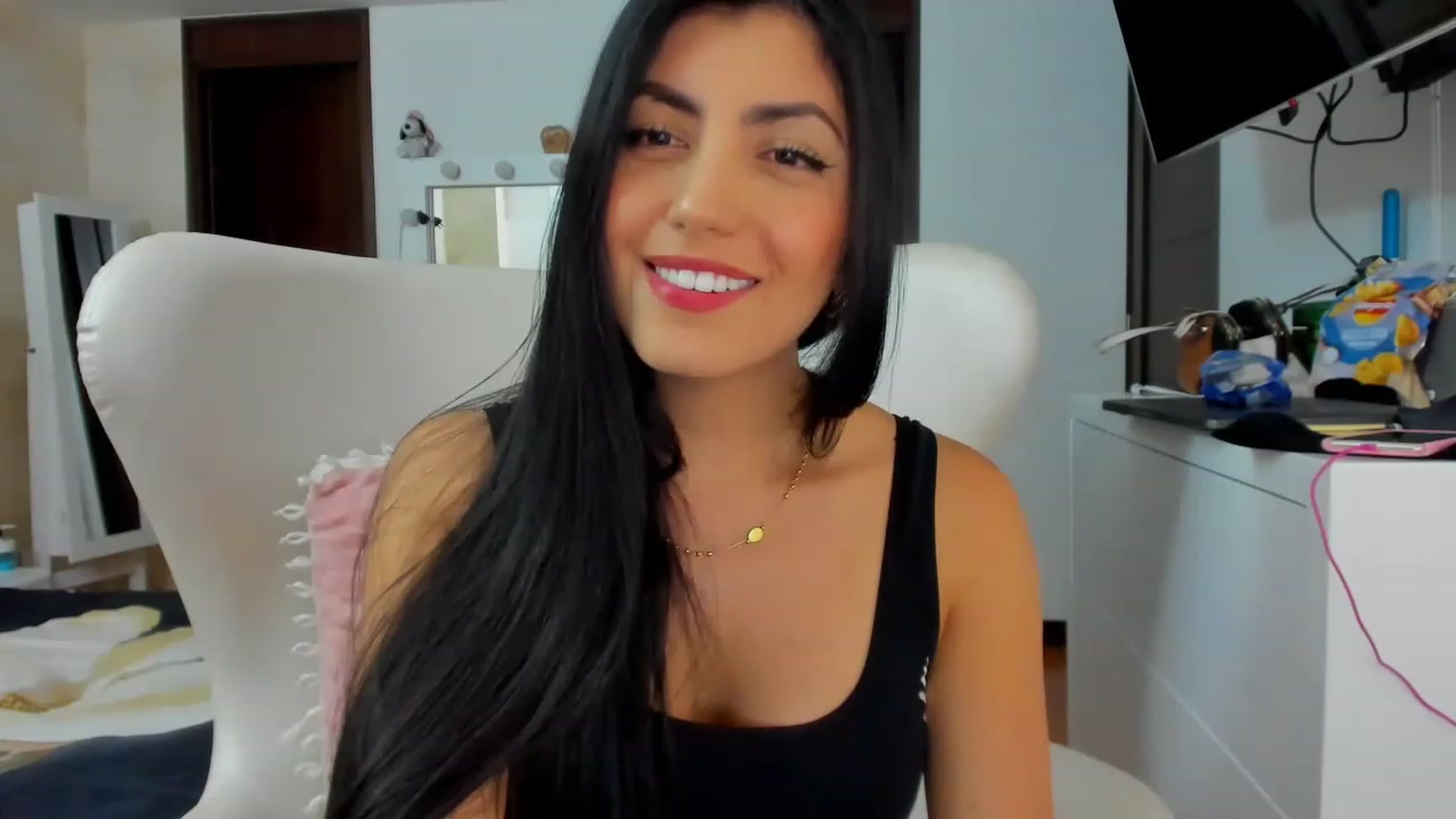 Gallery image thumbnail from leyla_blue's myfreecams stream on, 03/12/2023, 24:01 image 11 of 20