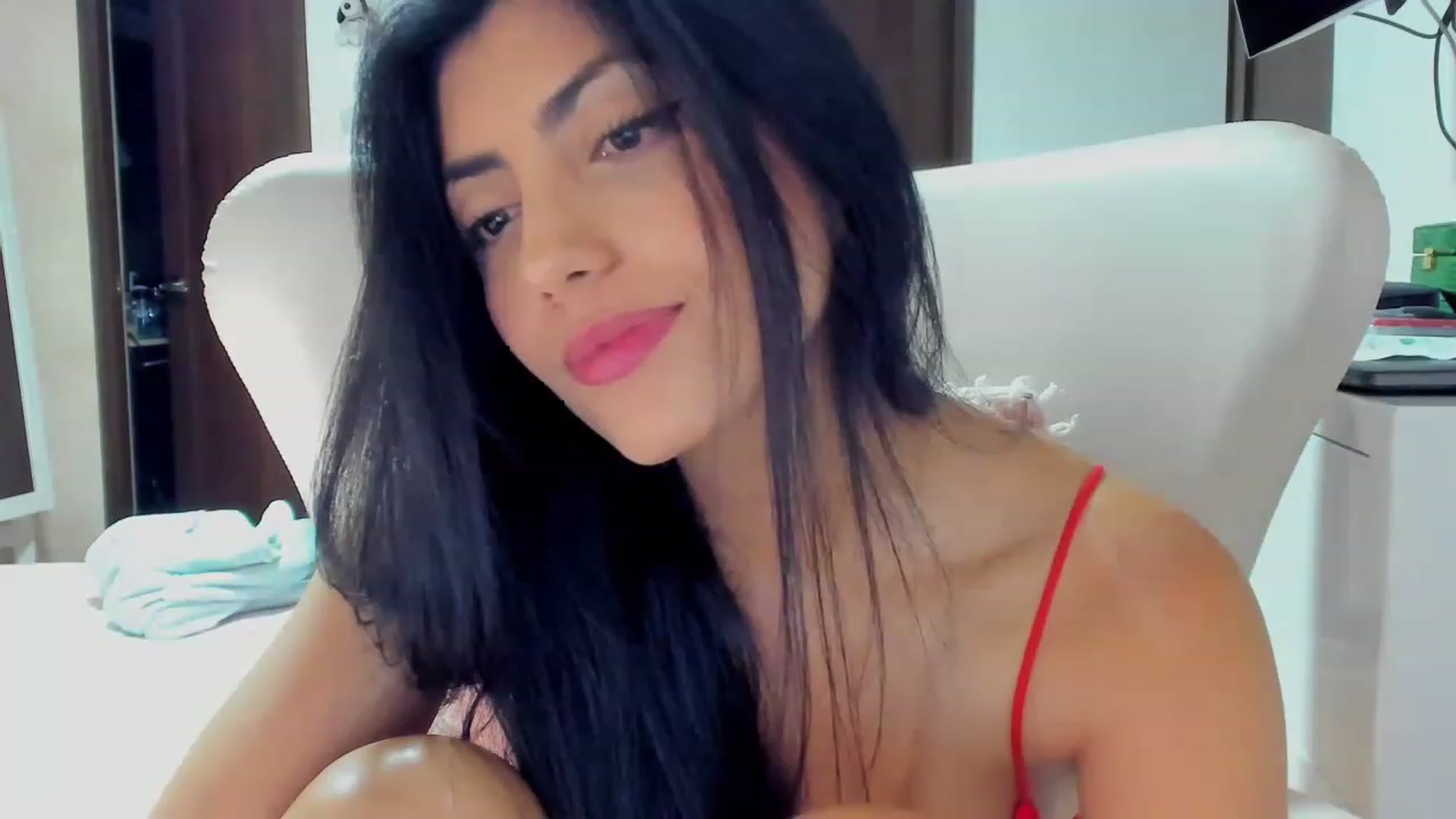 Gallery image thumbnail from leyla_blue's myfreecams stream on, 04/15/2023, 01:25 image 20 of 20