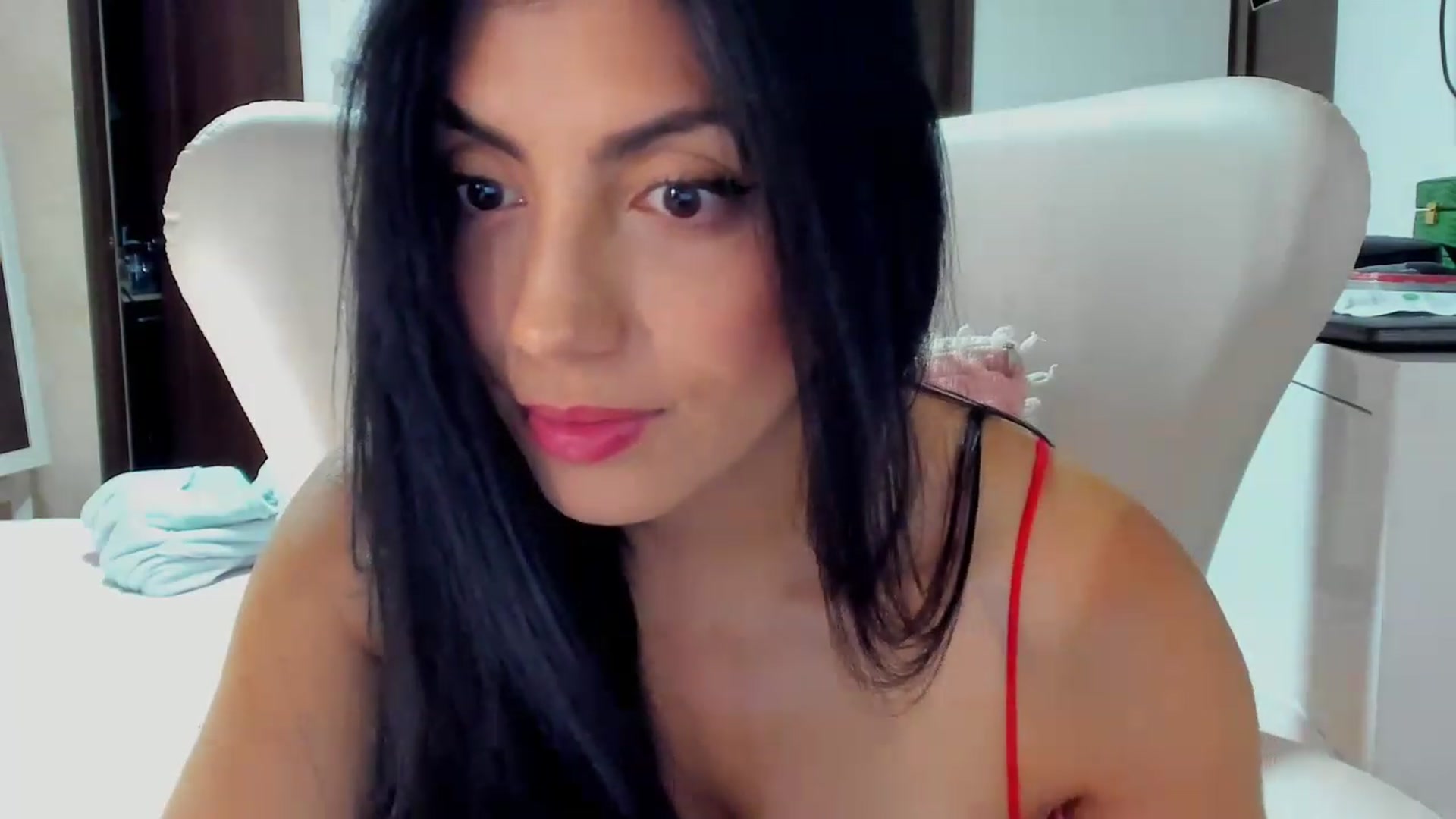 Gallery image thumbnail from leyla_blue's myfreecams stream on, 04/15/2023, 01:25 image 16 of 20