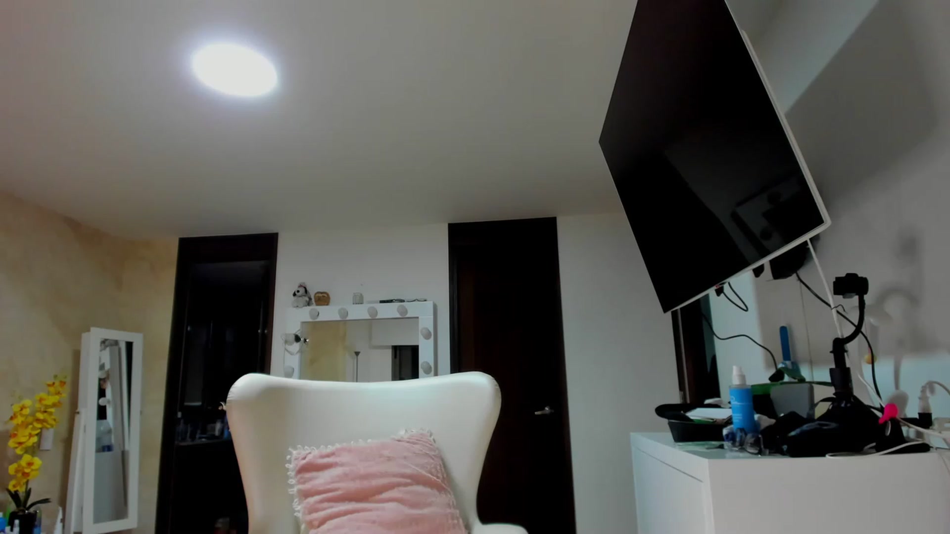 Gallery image thumbnail from leyla_blue's myfreecams stream on, 05/16/2023, 05:18 image 20 of 20