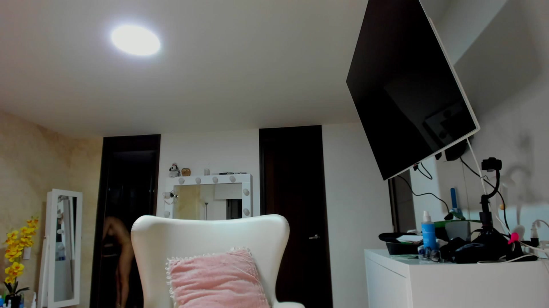 Gallery image thumbnail from leyla_blue's myfreecams stream on, 05/16/2023, 05:18 image 18 of 20