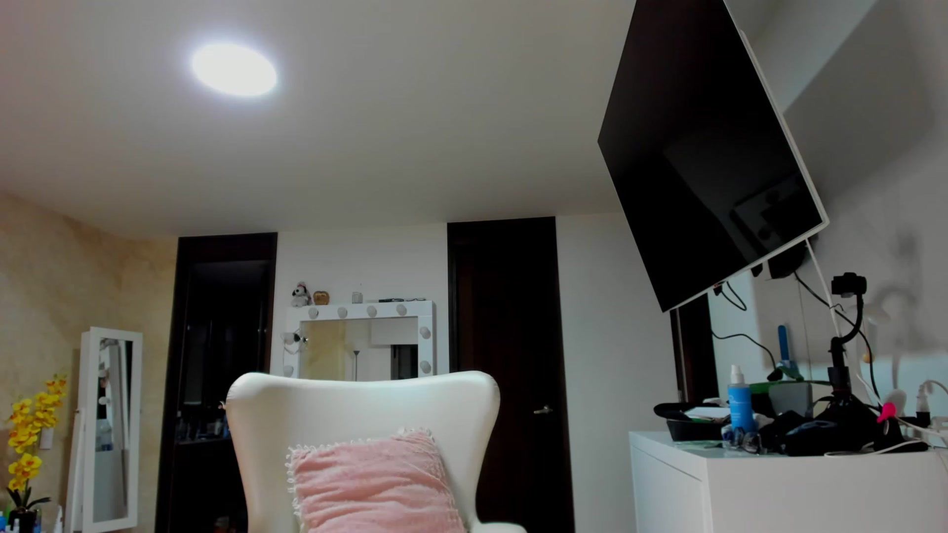 Gallery image thumbnail from leyla_blue's myfreecams stream on, 05/16/2023, 05:18 image 19 of 20
