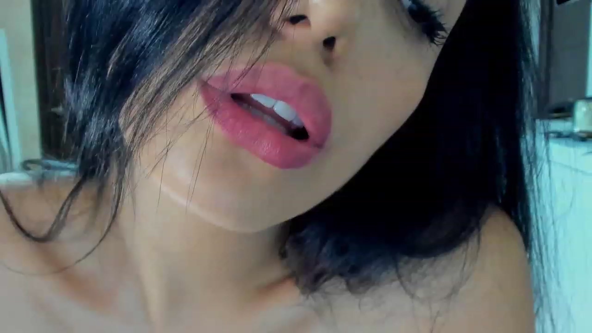 Gallery image thumbnail from leyla_blue's myfreecams stream on, 05/26/2023, 05:25 image 12 of 20