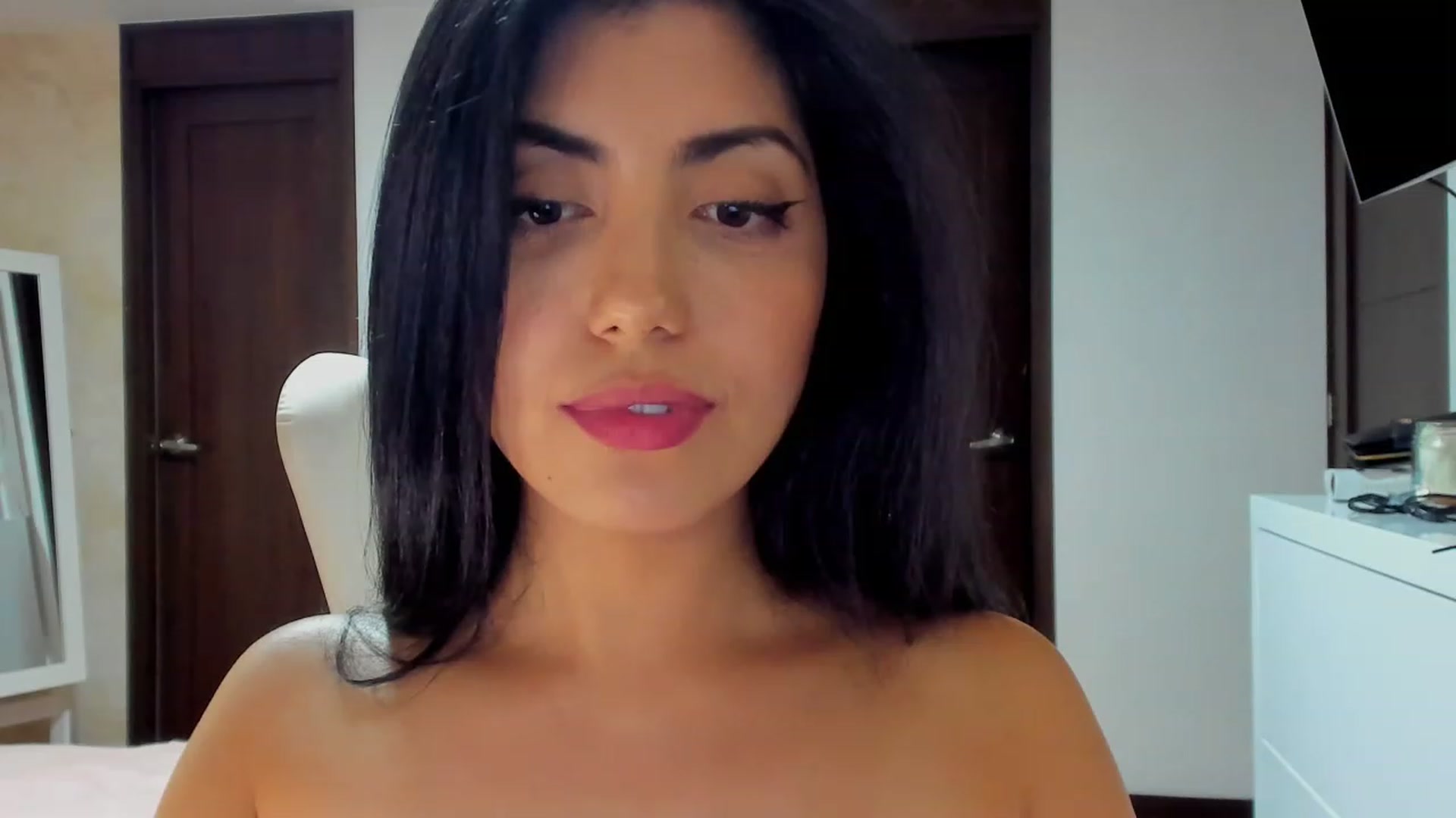 Gallery image thumbnail from leyla_blue's myfreecams stream on, 05/26/2023, 05:25 image 18 of 20