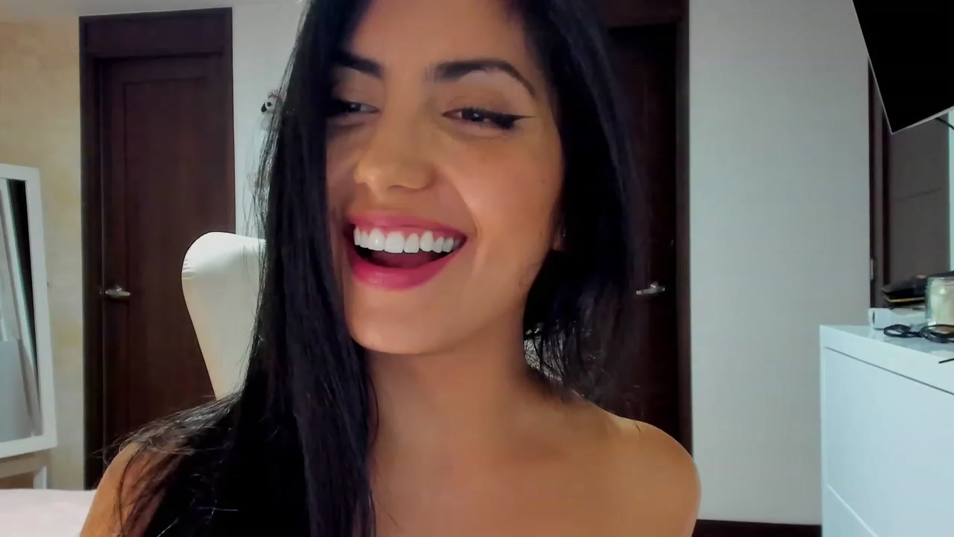 Gallery image thumbnail from leyla_blue's myfreecams stream on, 05/26/2023, 05:25 image 19 of 20