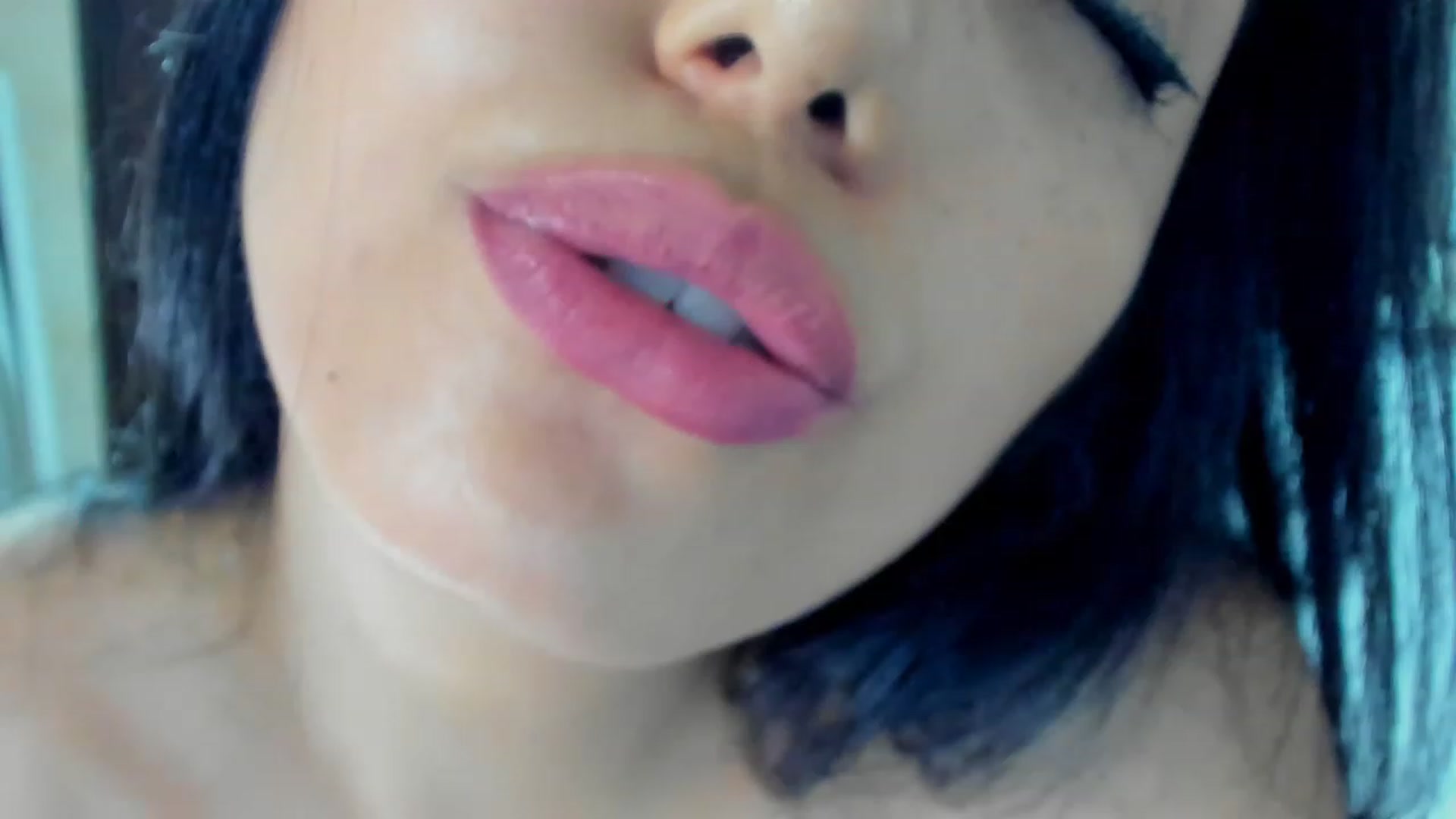 Gallery image thumbnail from leyla_blue's myfreecams stream on, 05/26/2023, 05:25 image 7 of 20